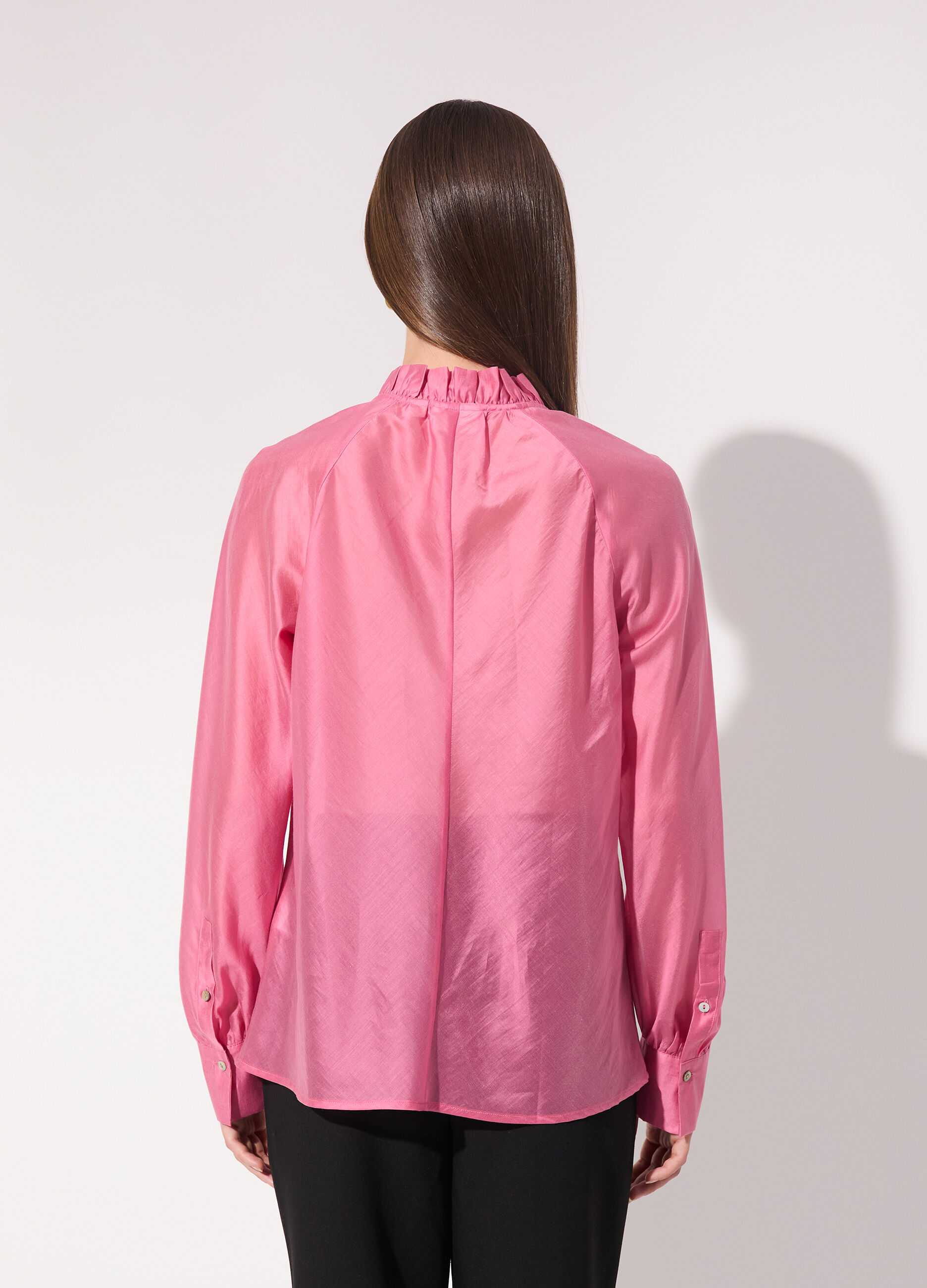 Blusa in raso con colletto ruffle donna_2