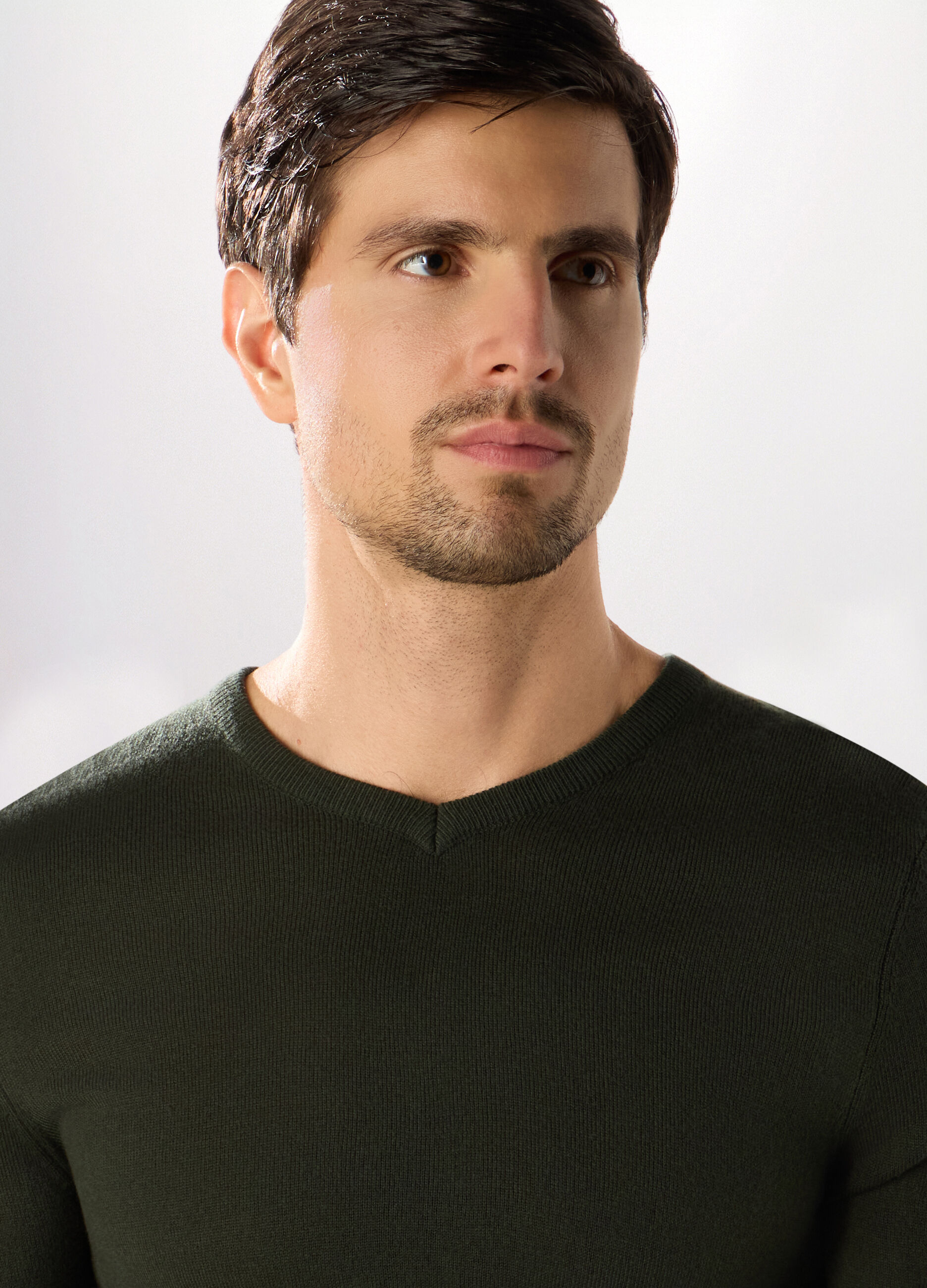 Maglione collo a V a maglia rasata uomo_2