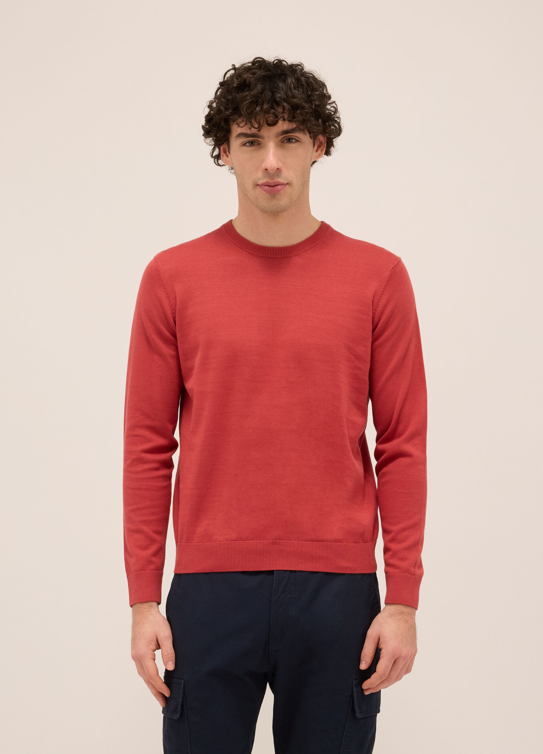 Maglione girocollo in maglia rasata di puro cotone uomo_0