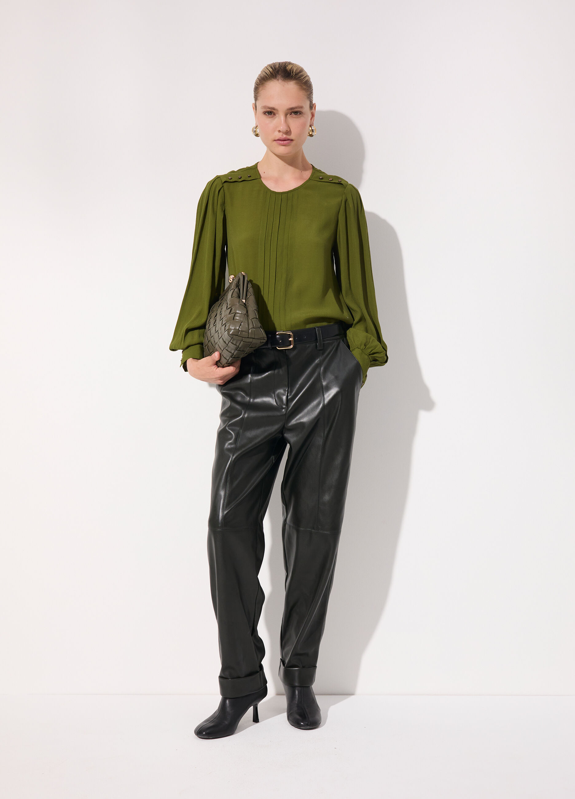 Blusa a pieghe con maniche a sbuffo donna_0