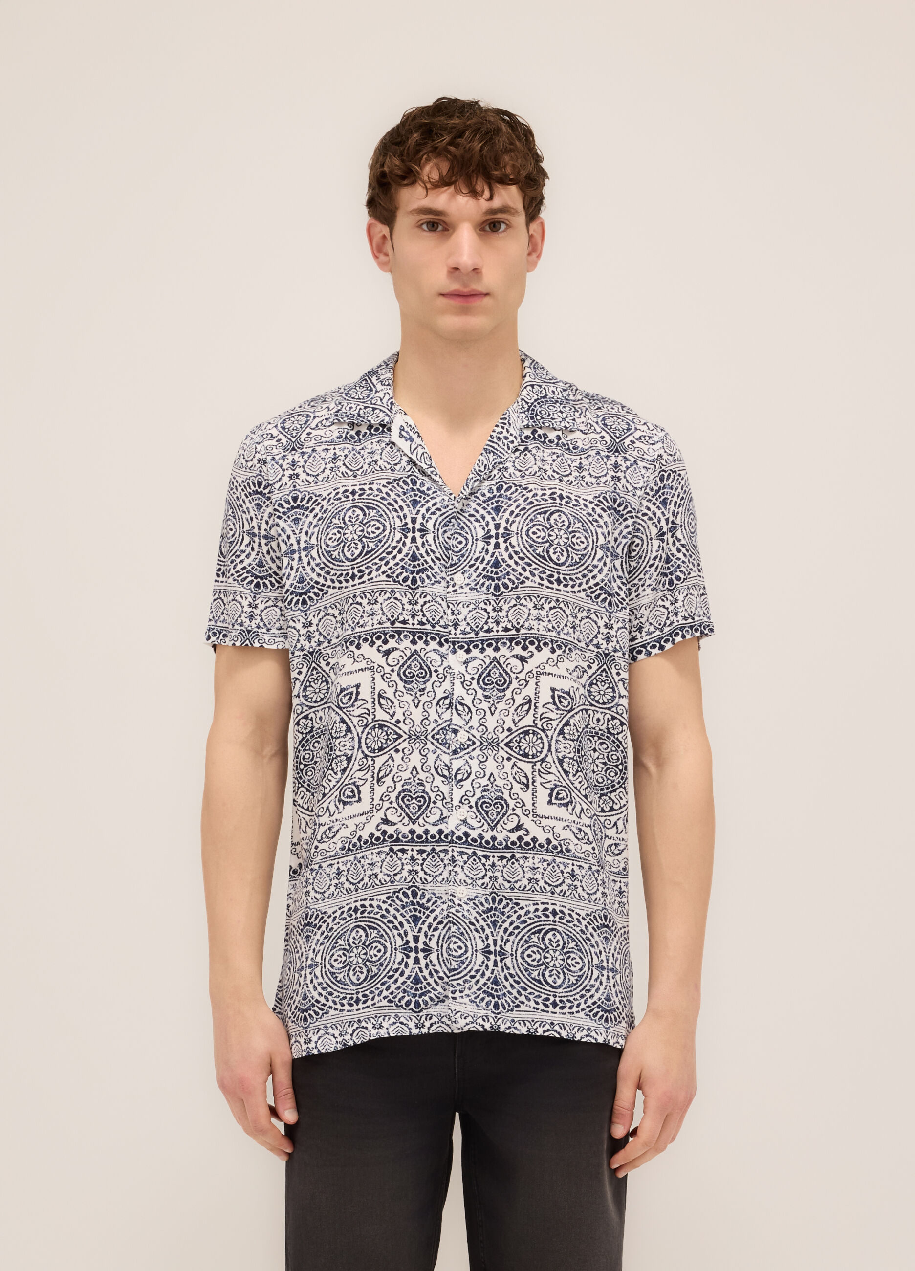 Camicia a maniche corte in viscosa con stampa uomo_0