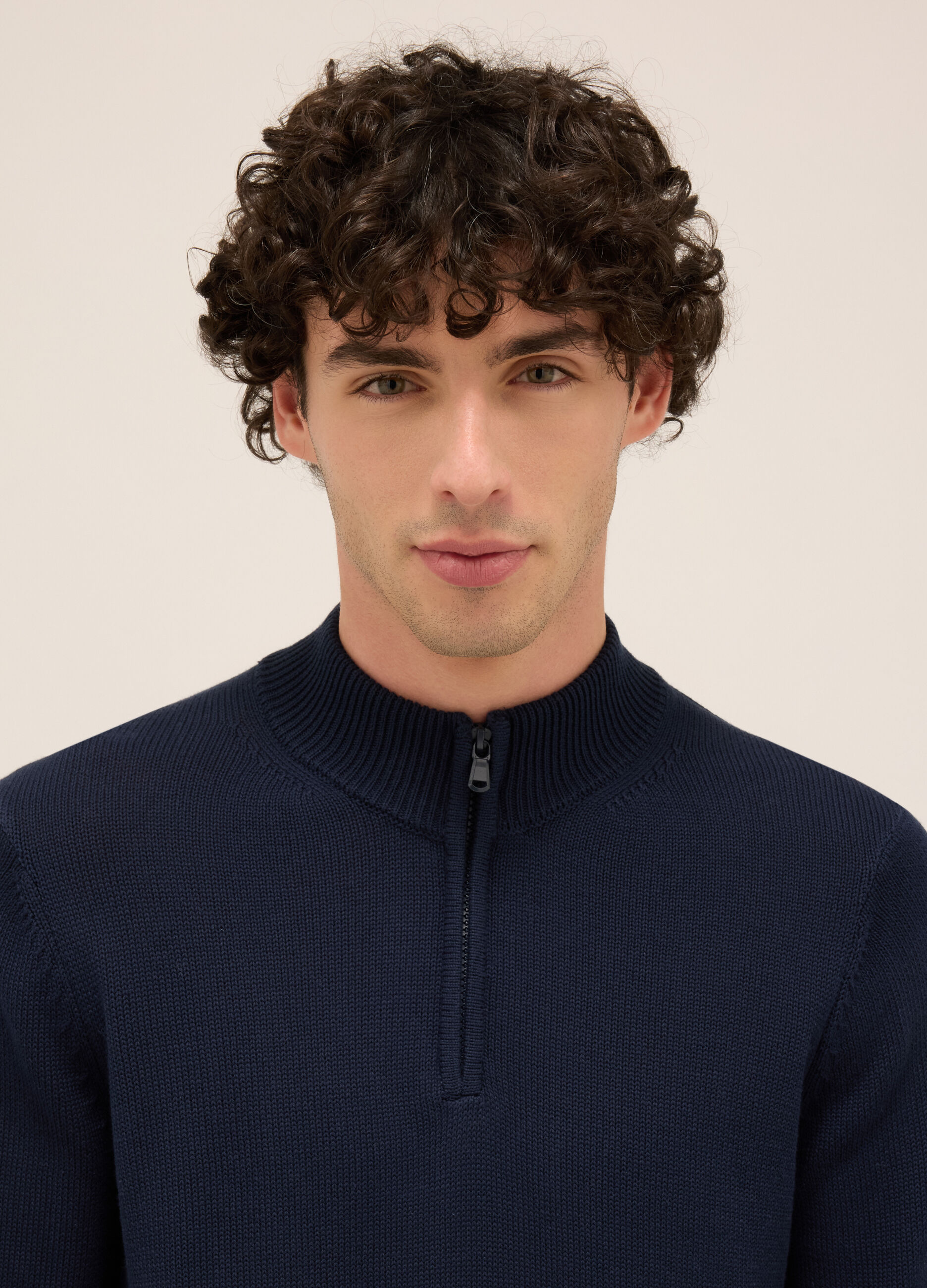 Maglione lupetto con mezza zip in misto cotone uomo_2