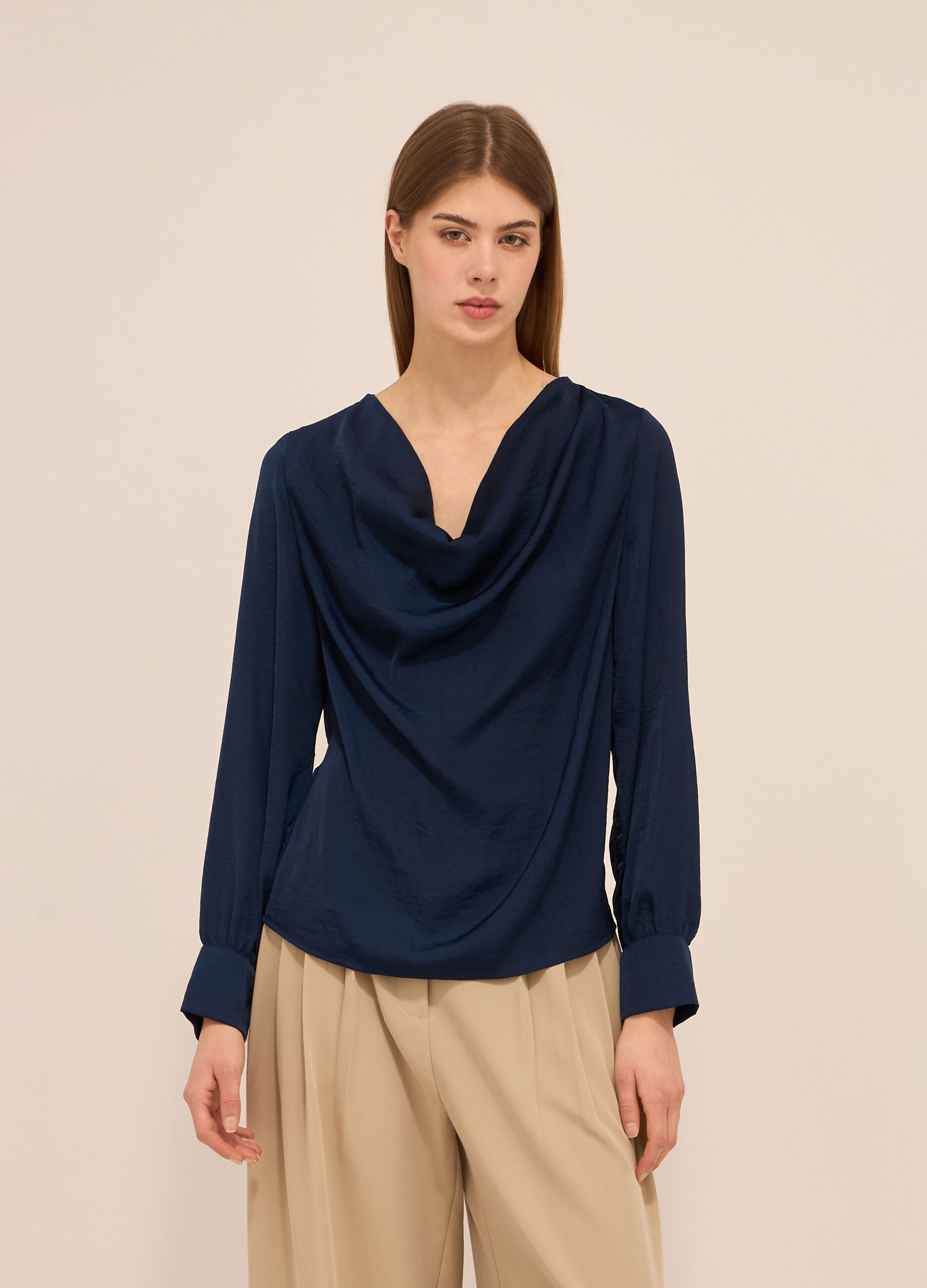 Blusa con collo drappeggiato donna_0