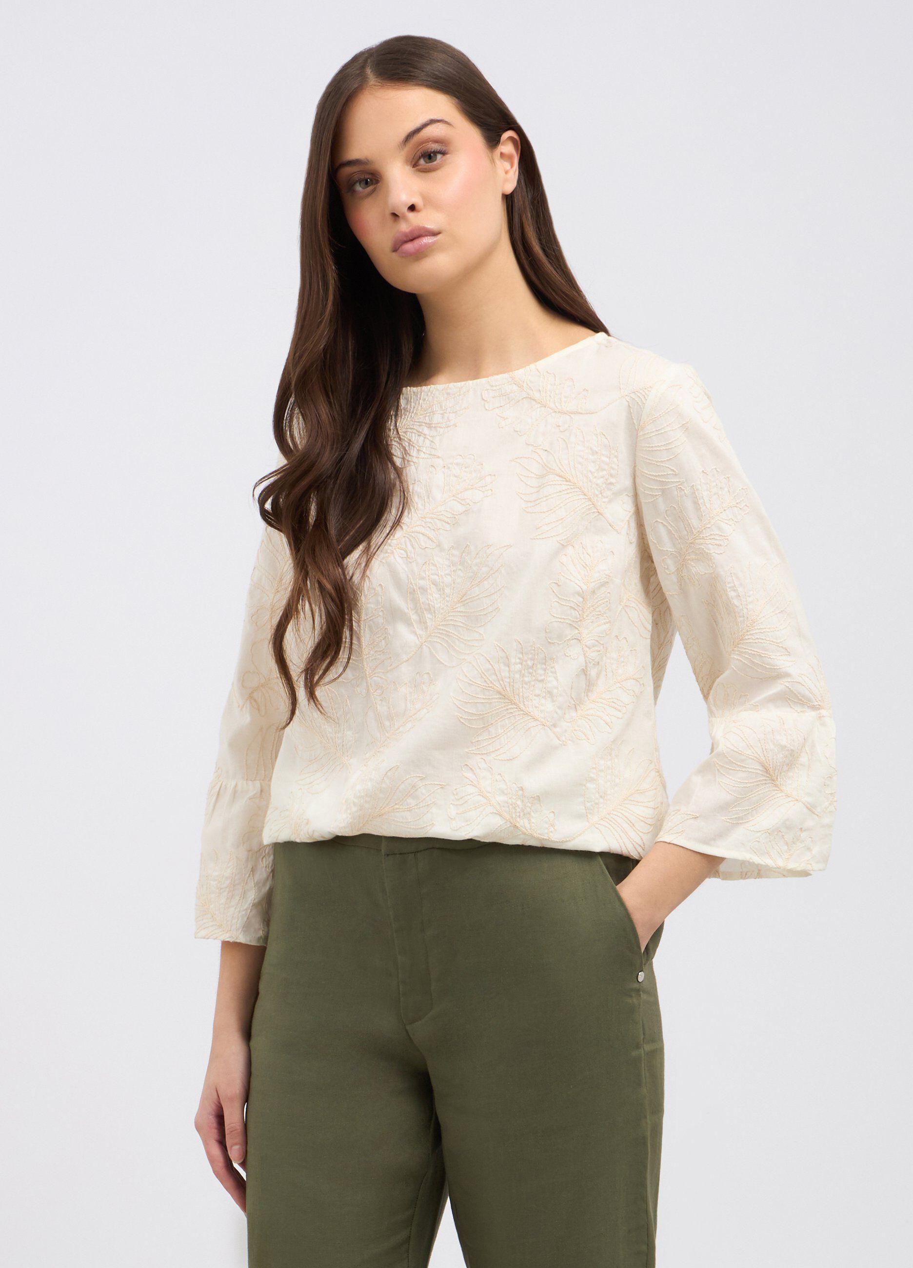Blusa con ricami in cotone donna_0