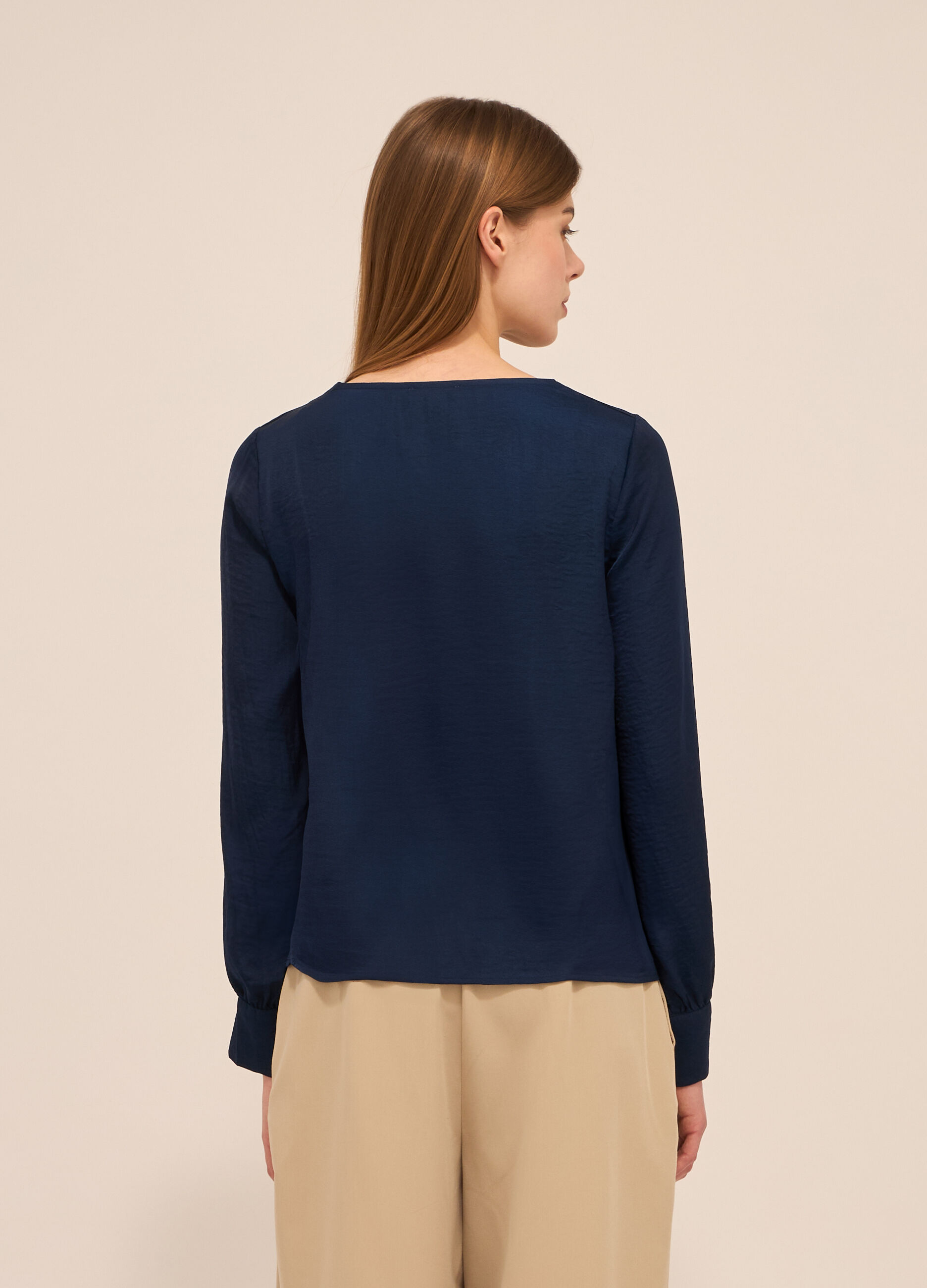 Blusa con collo drappeggiato donna_1
