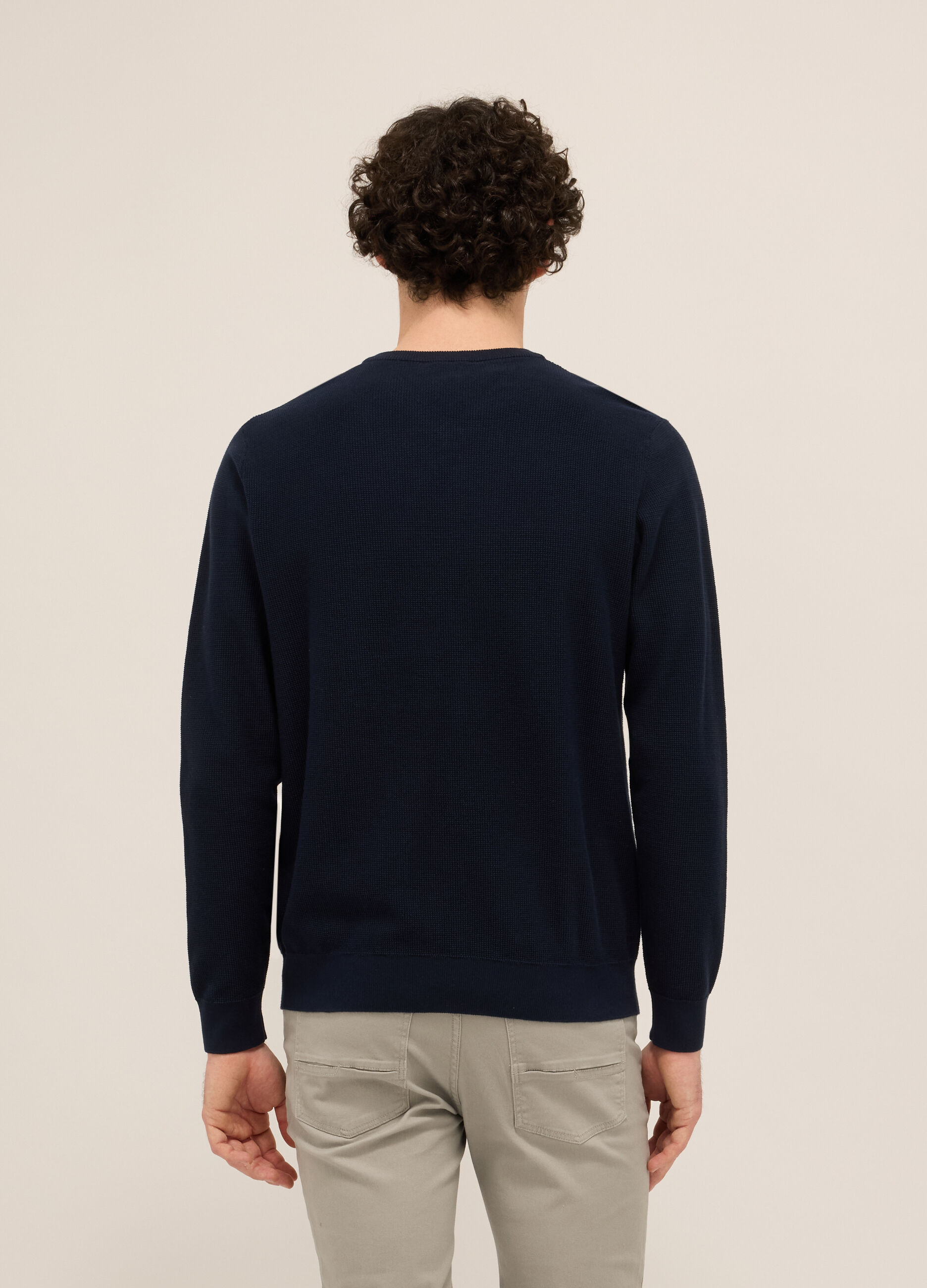 Maglione collo a V in puro cotone uomo_1