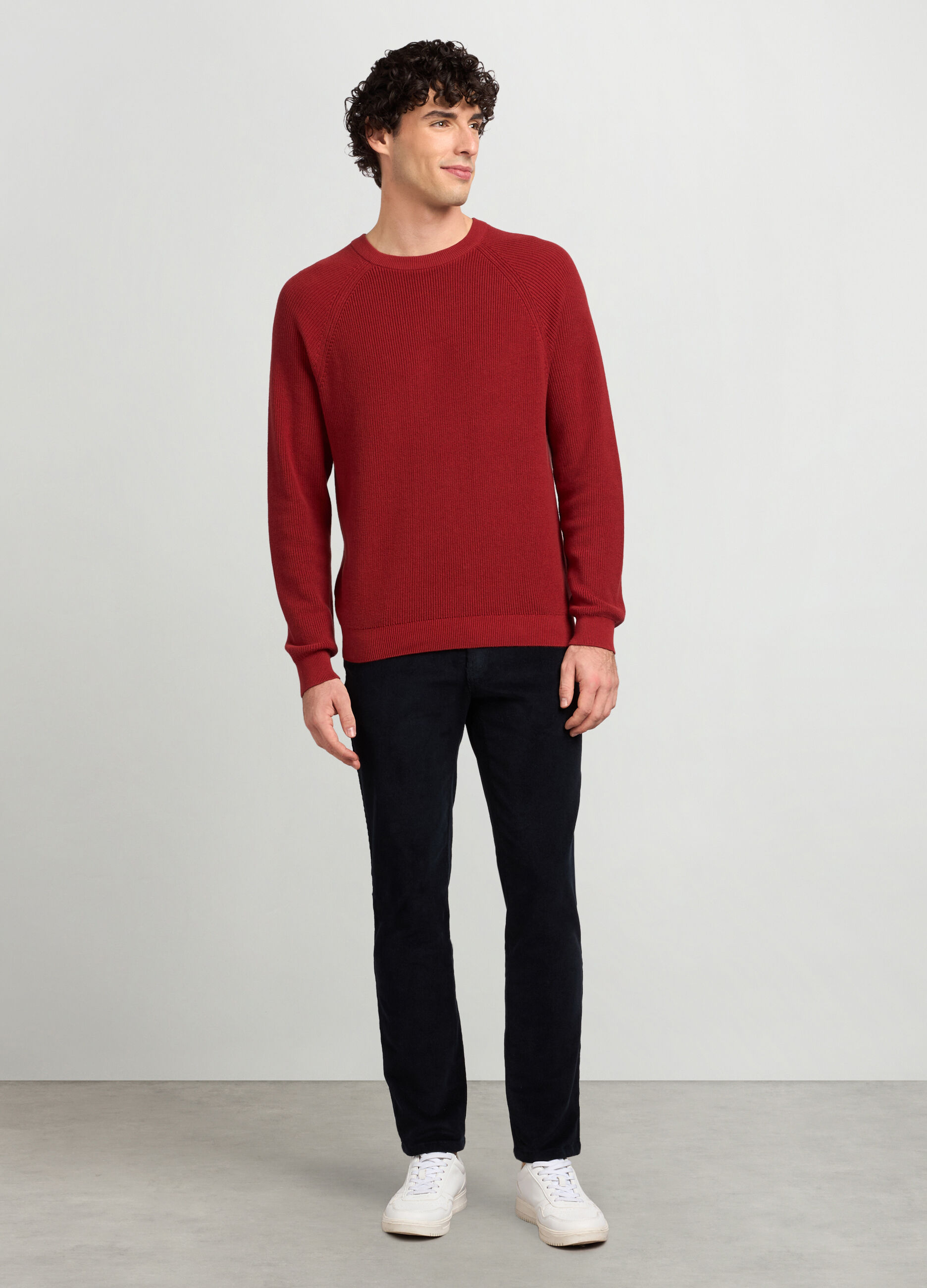 Pantaloni 5 tasche slim fit in velluto a coste uomo_0