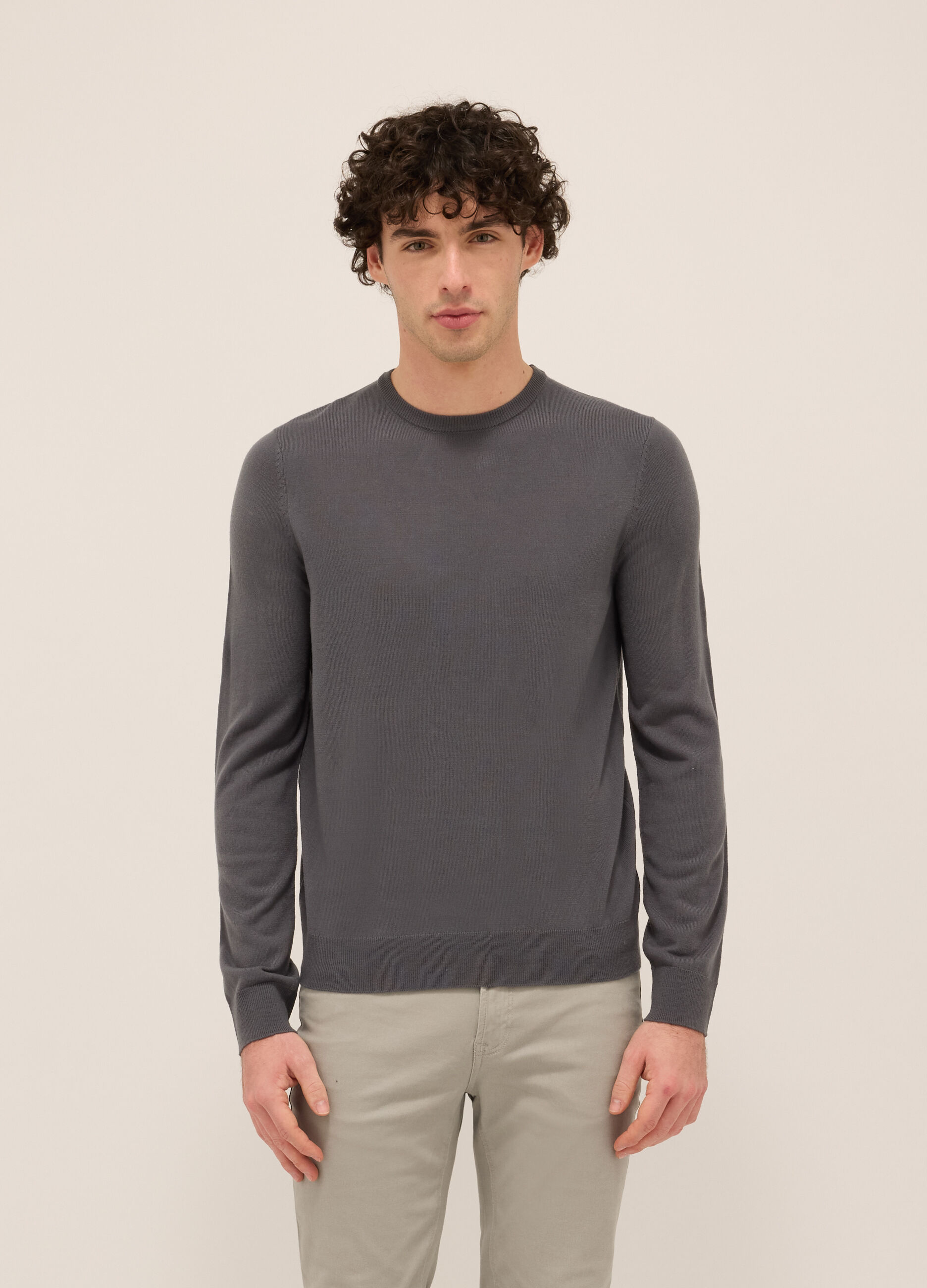Maglione girocollo in maglia rasata uomo_0