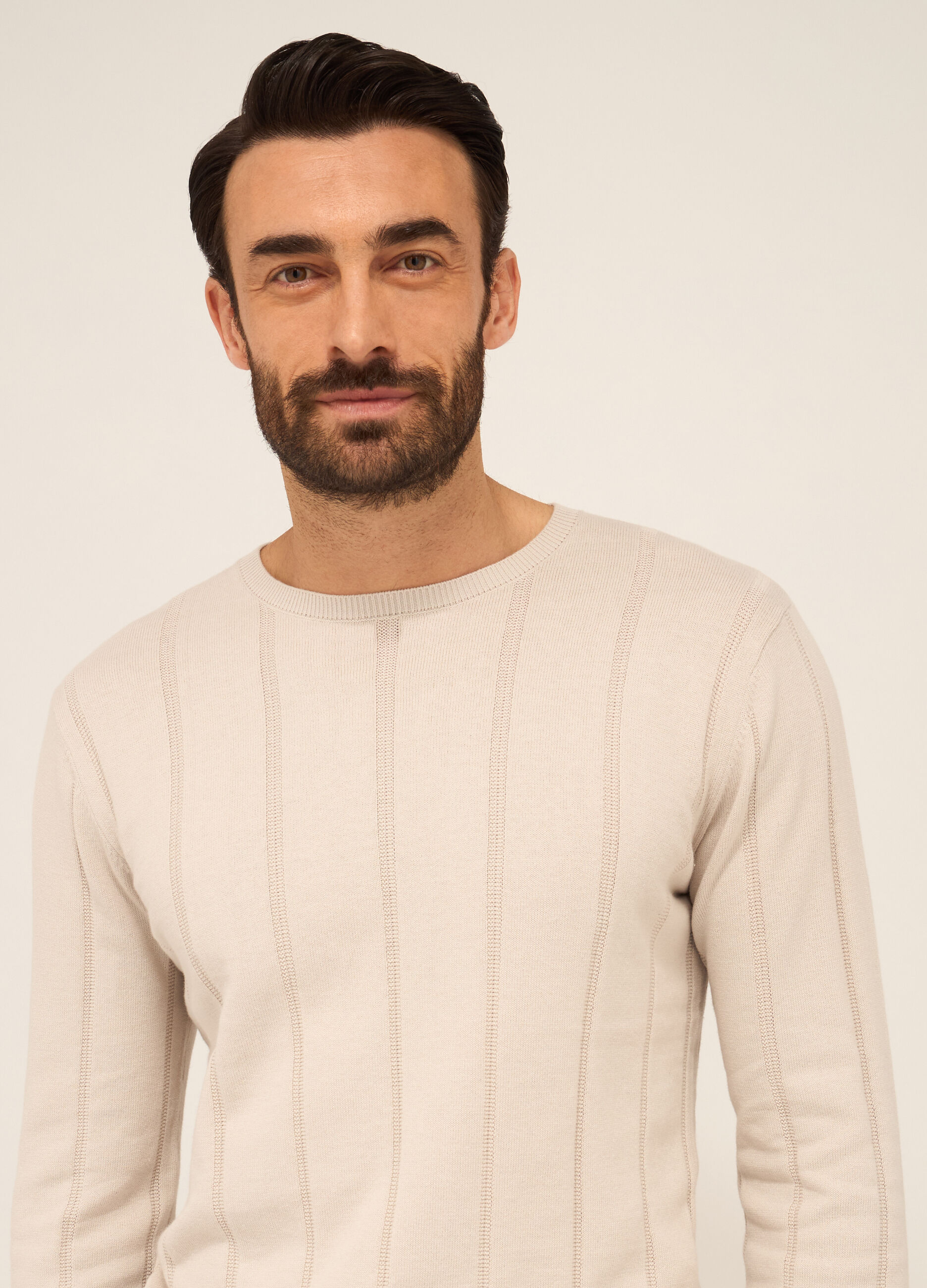Maglione girocollo in cotone a costa larga uomo_2