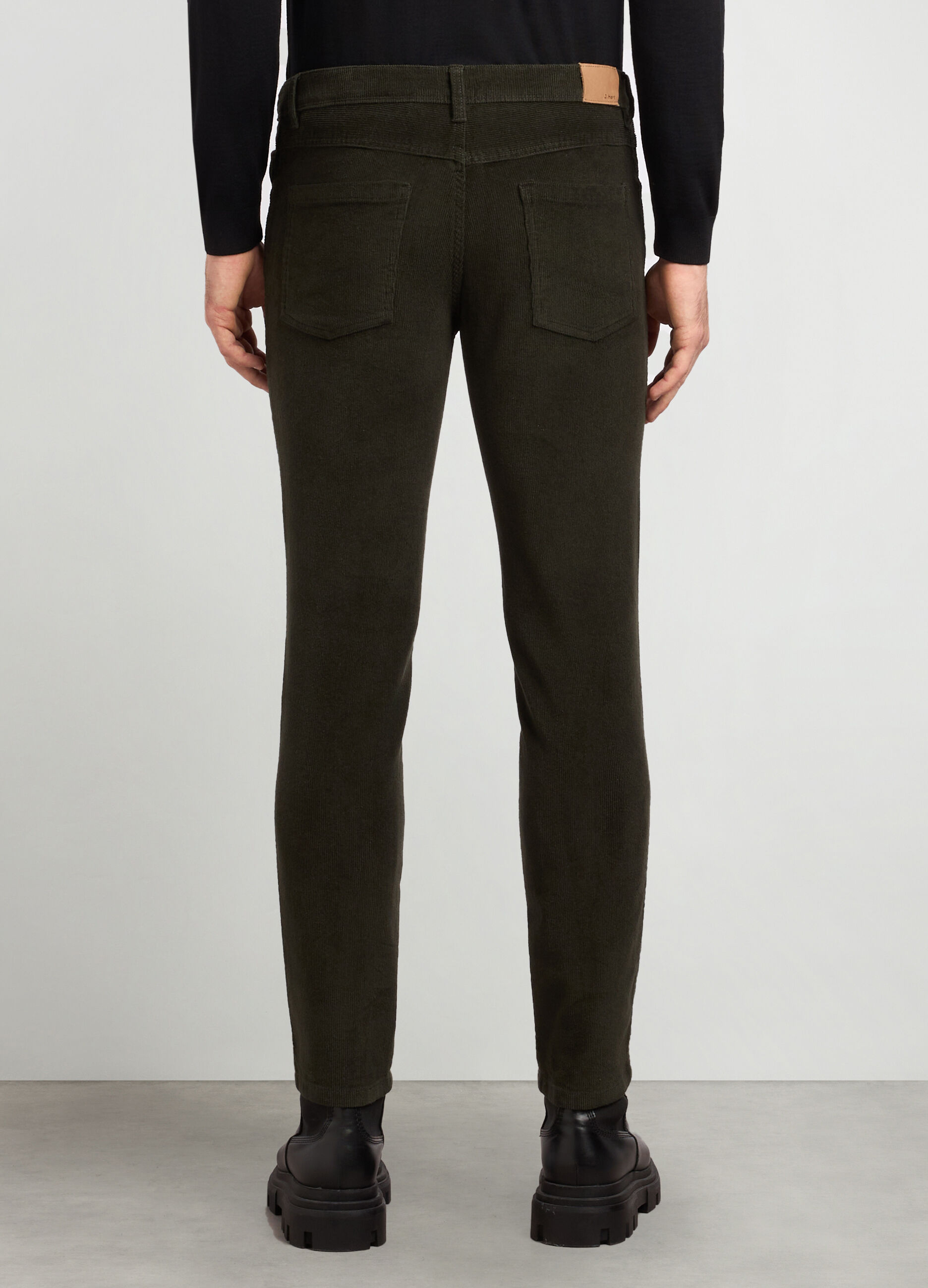 Pantaloni 5 tasche slim fit in velluto a coste uomo_1