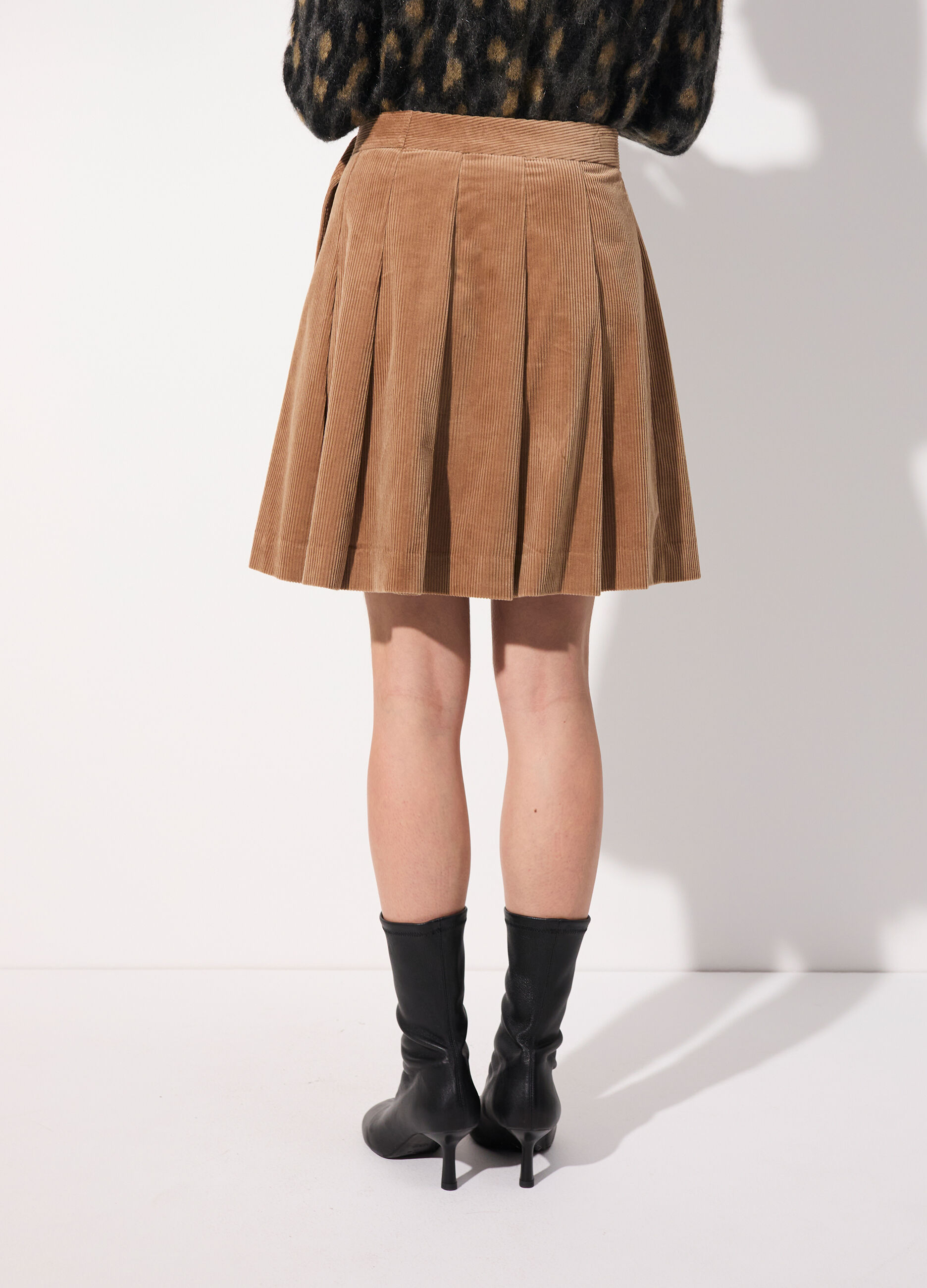 Gonna corta a pieghe in velluto corduroy donna_2