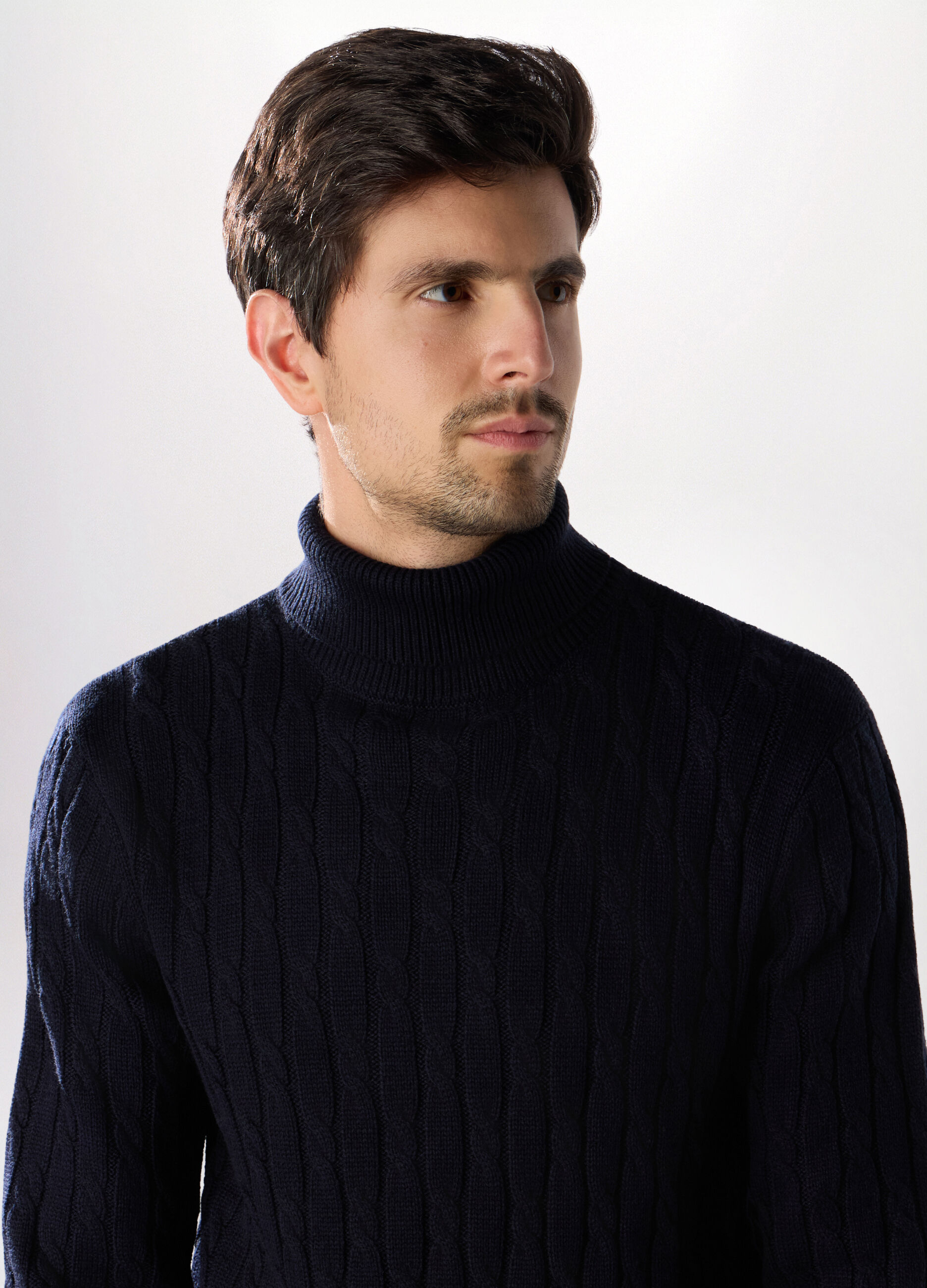 Maglione dolcevita a trecce uomo_2