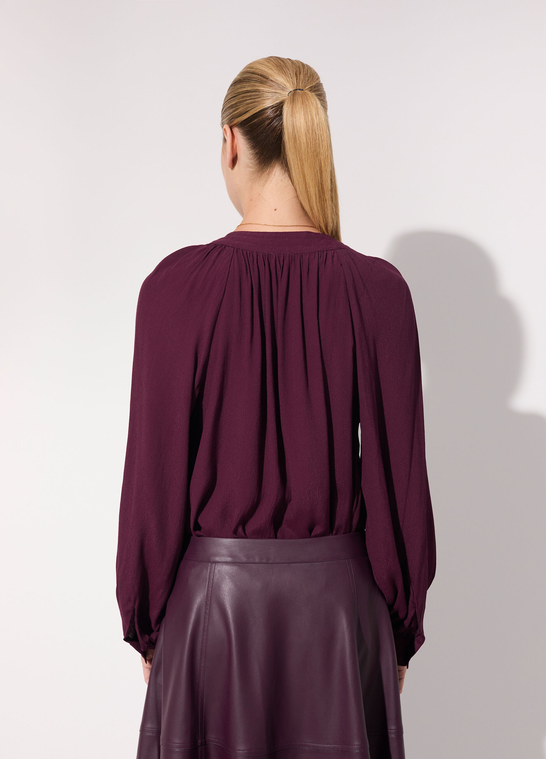 Blusa a pieghe con maniche a sbuffo donna_2