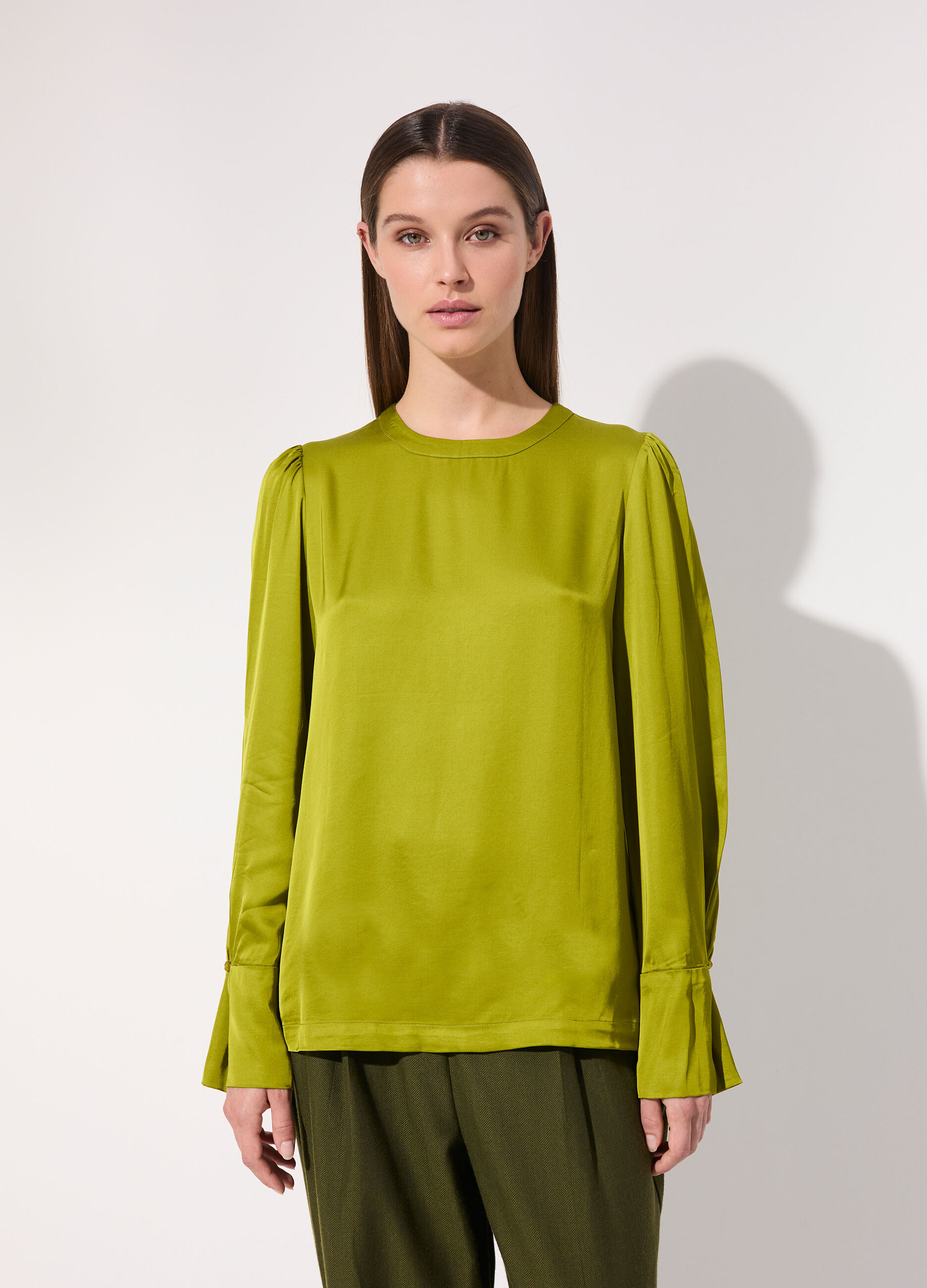 Blusa in viscosa crêpe con maniche a sbuffo donna_1