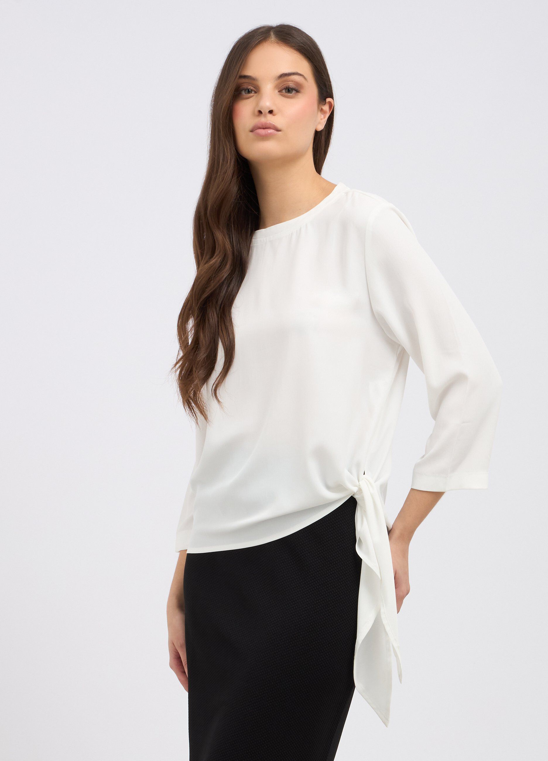 Blusa con nodo laterale donna_0