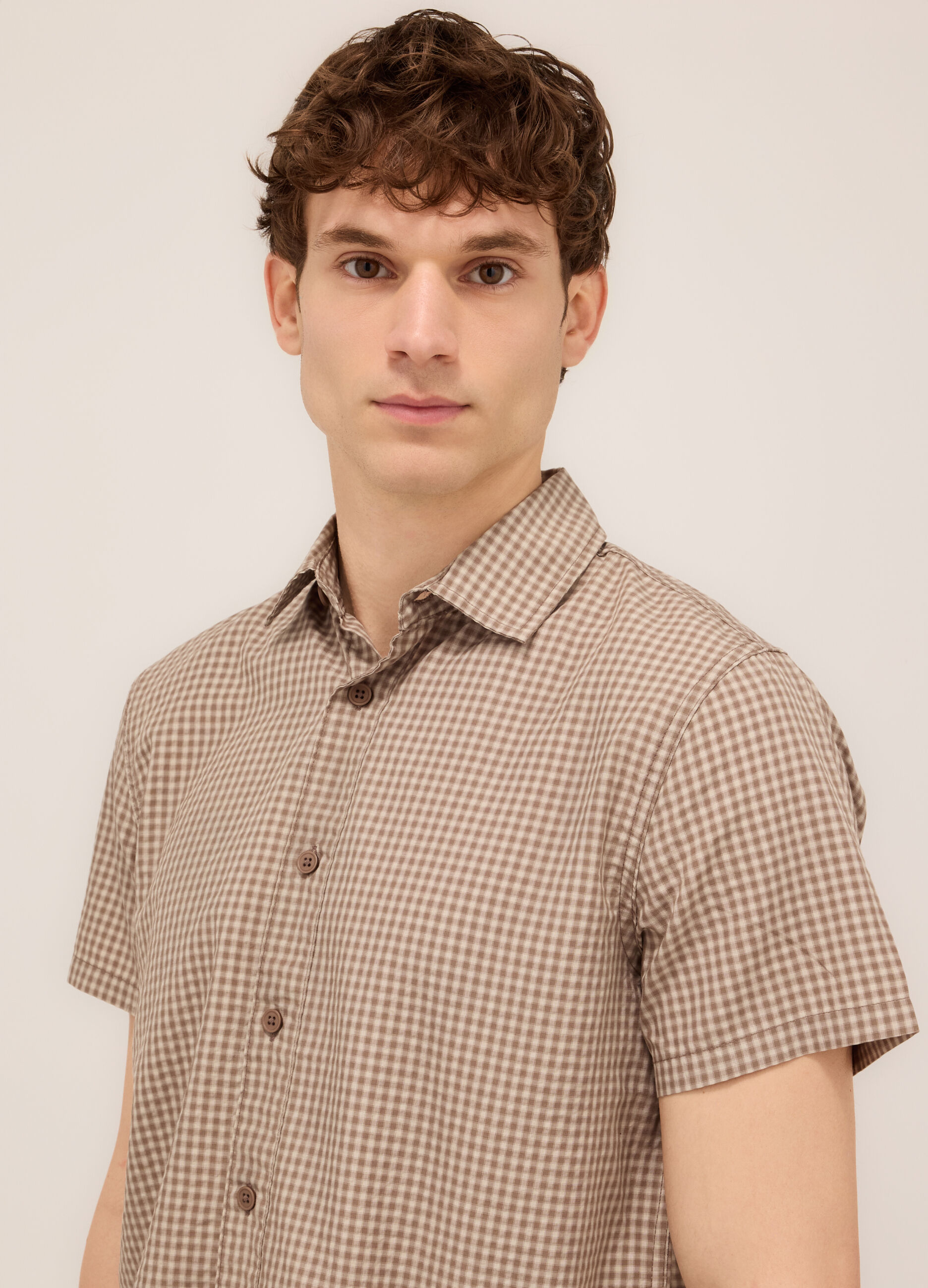 Camicia a maniche corte a quadretti uomo_2