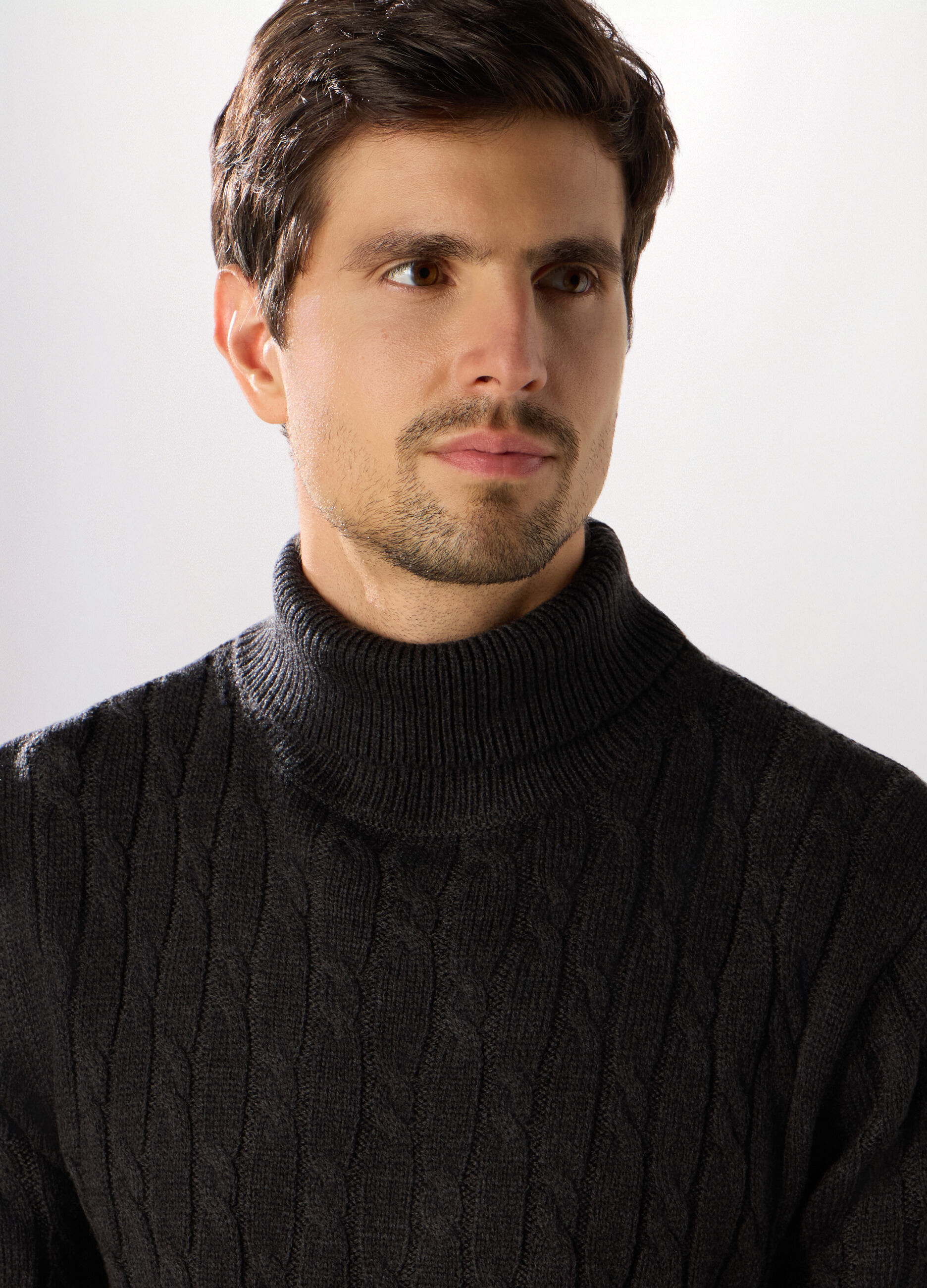 Maglione dolcevita a trecce uomo_2