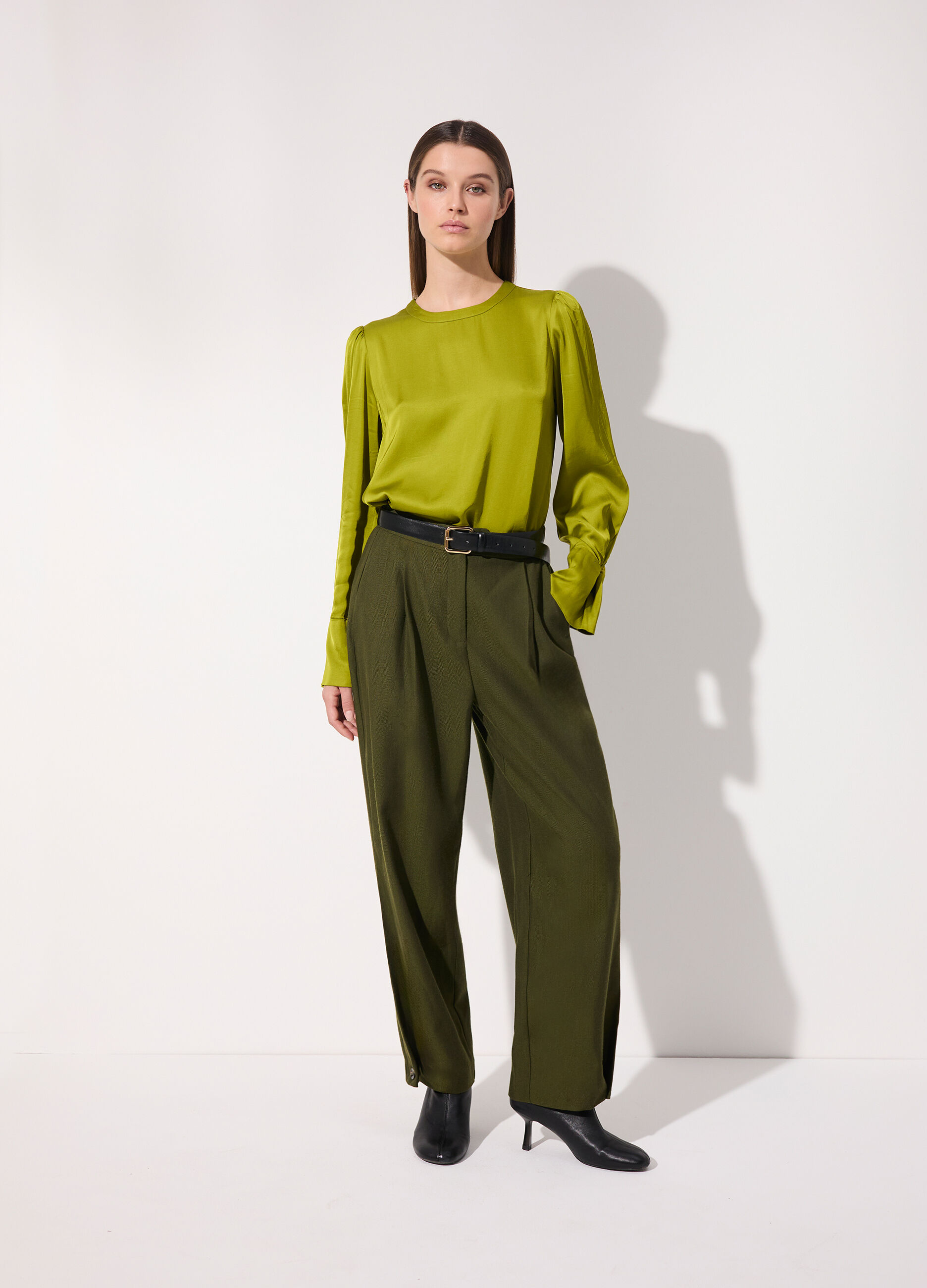 Blusa in viscosa crêpe con maniche a sbuffo donna_0