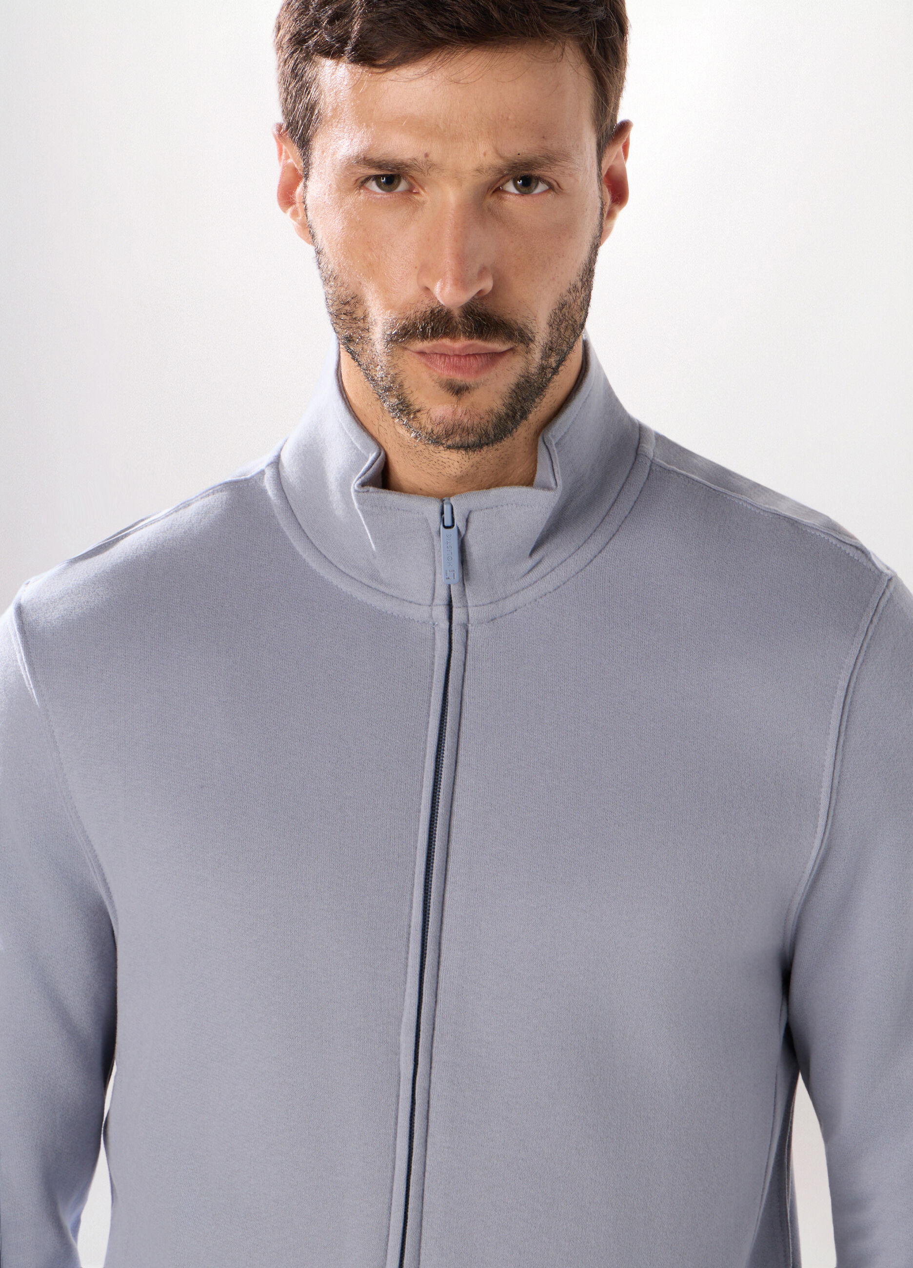 Felpa slim con zip in puro cotone uomo_2