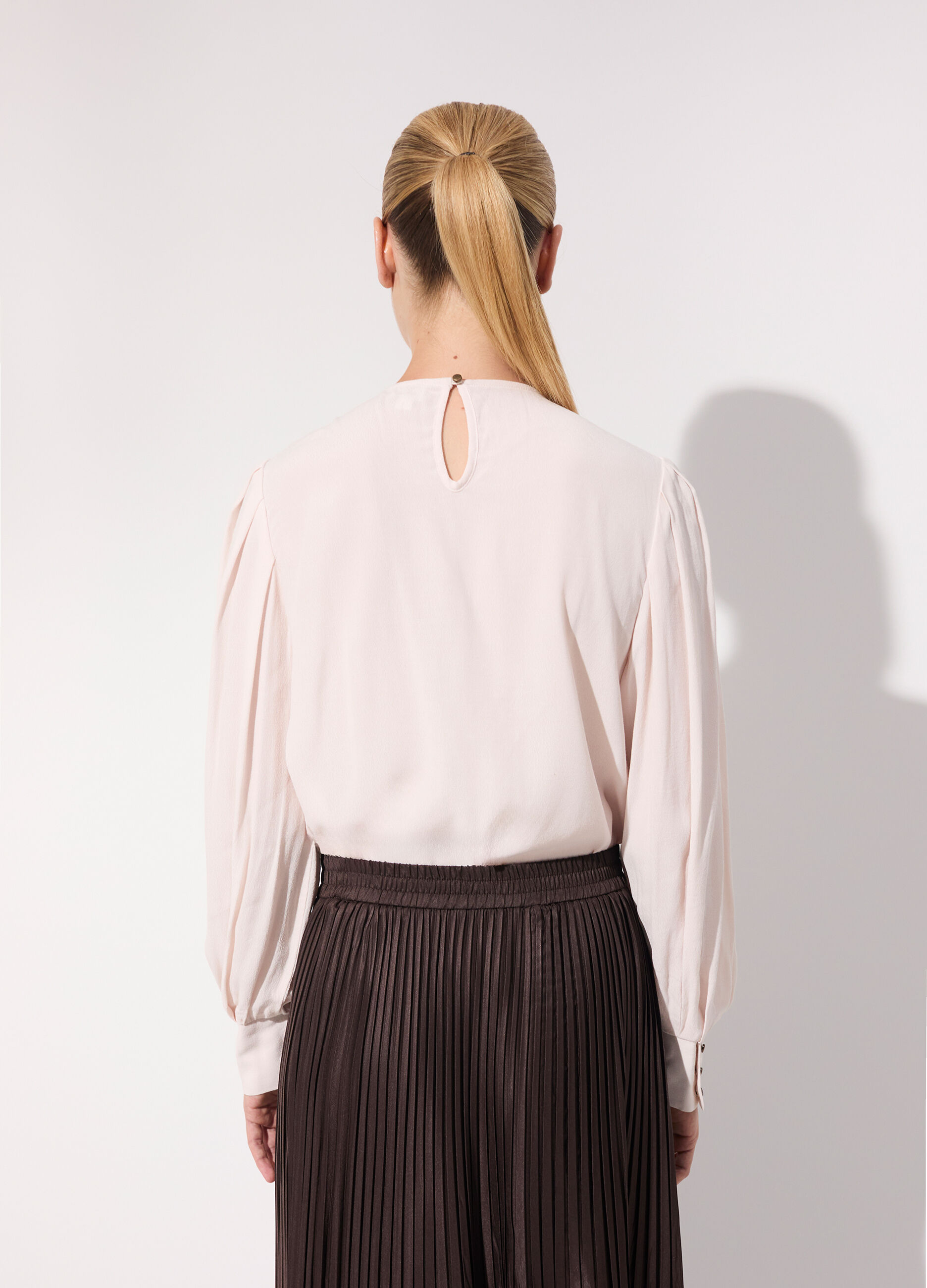 Blusa a pieghe con maniche a sbuffo donna_2