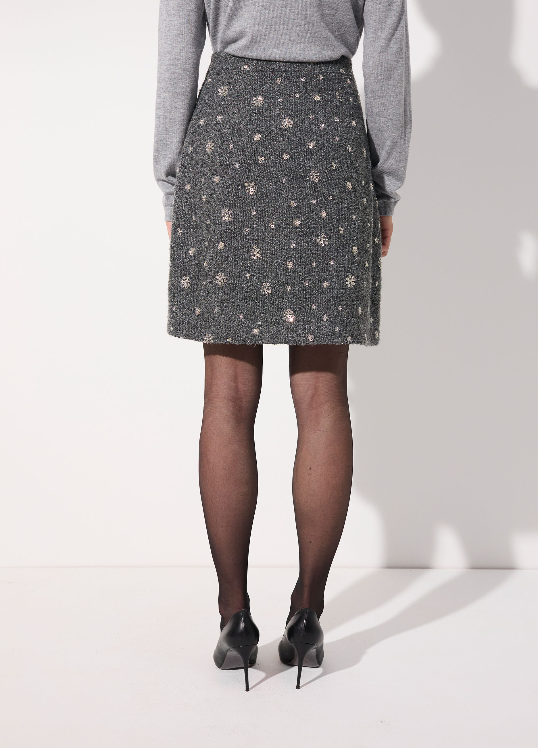 Gonna corta in bouclé di misto lana donna_2