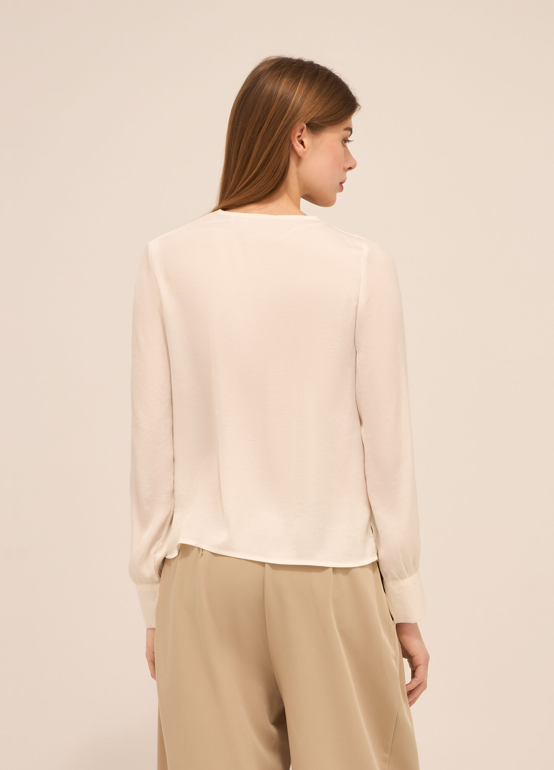 Blusa con collo drappeggiato donna_1