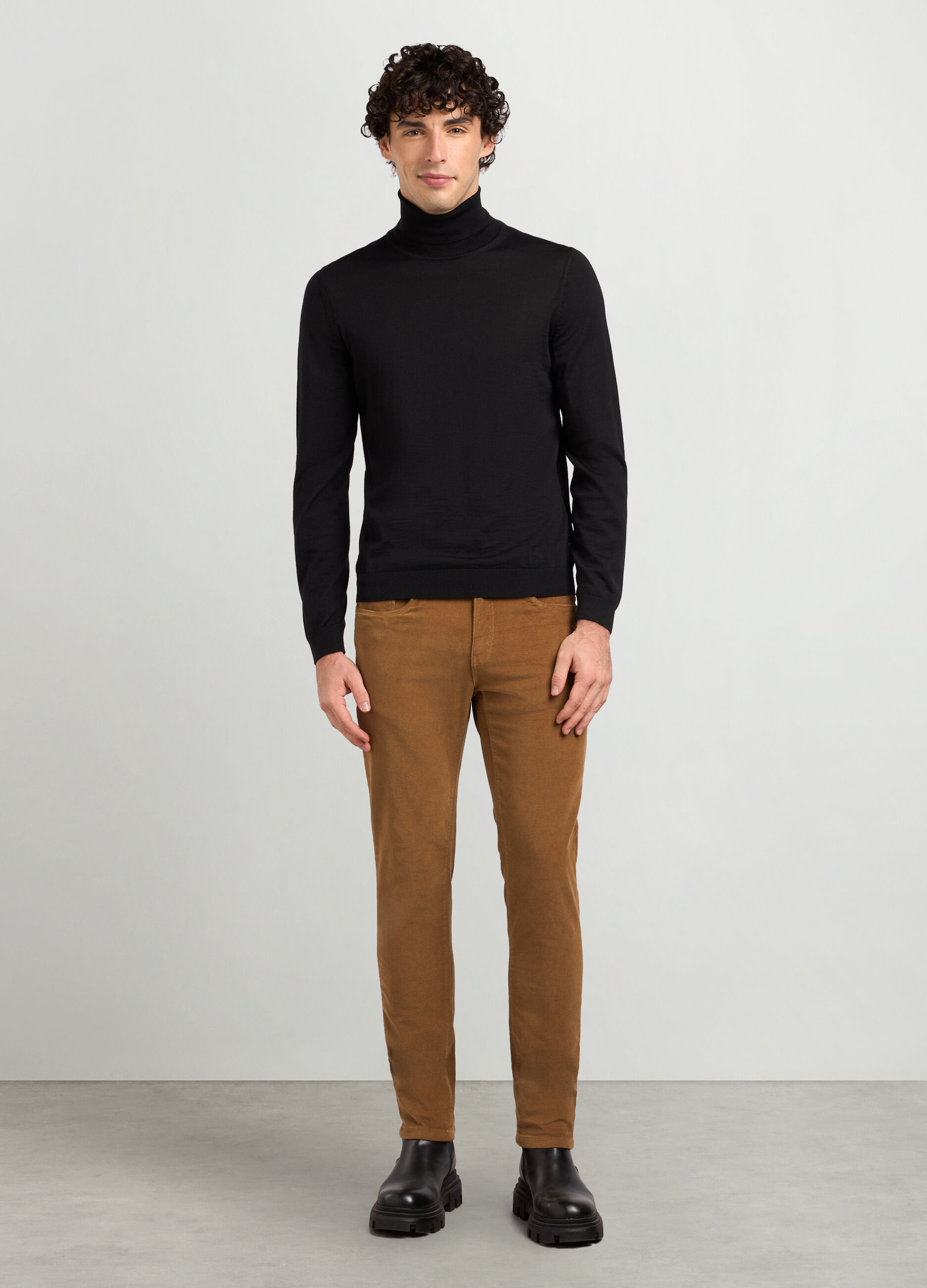 Pantaloni 5 tasche slim fit in velluto di cotone stretch uomo_0