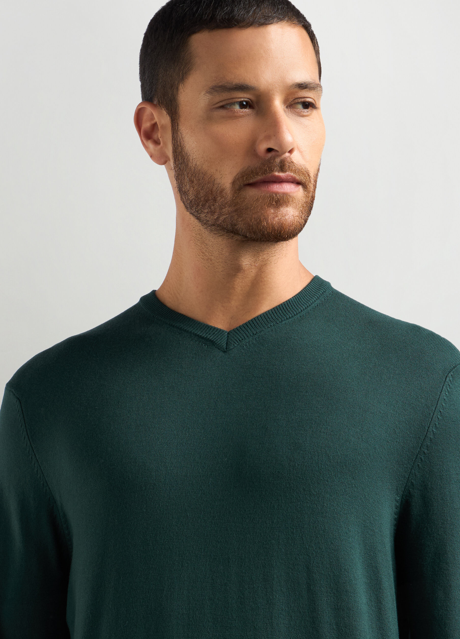 Maglione collo a V in maglia rasata uomo_2