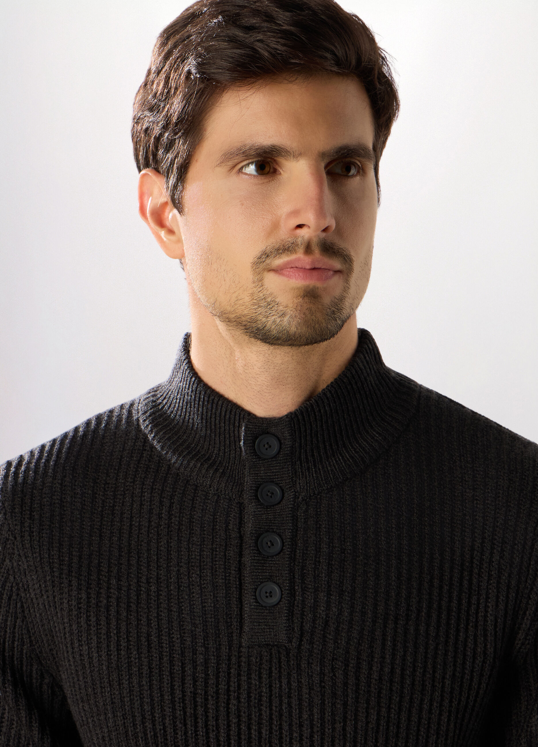 Maglione lupetto con bottoni uomo_2