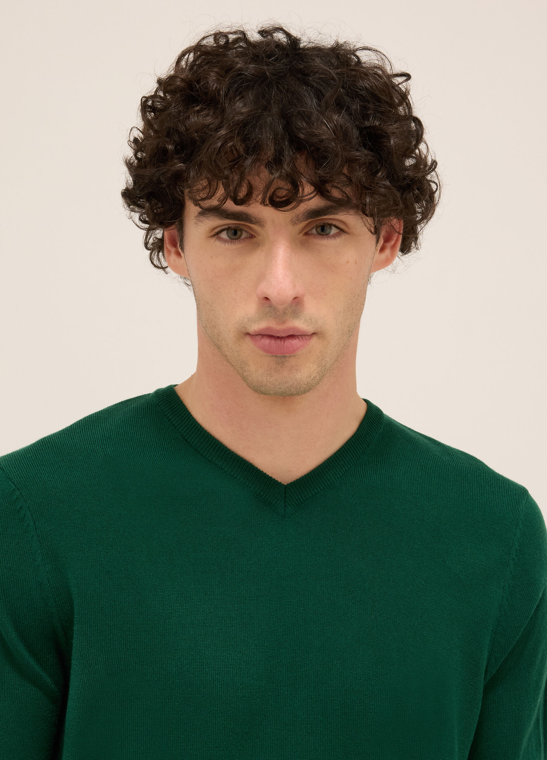 Maglione collo a V in maglia rasata uomo_2