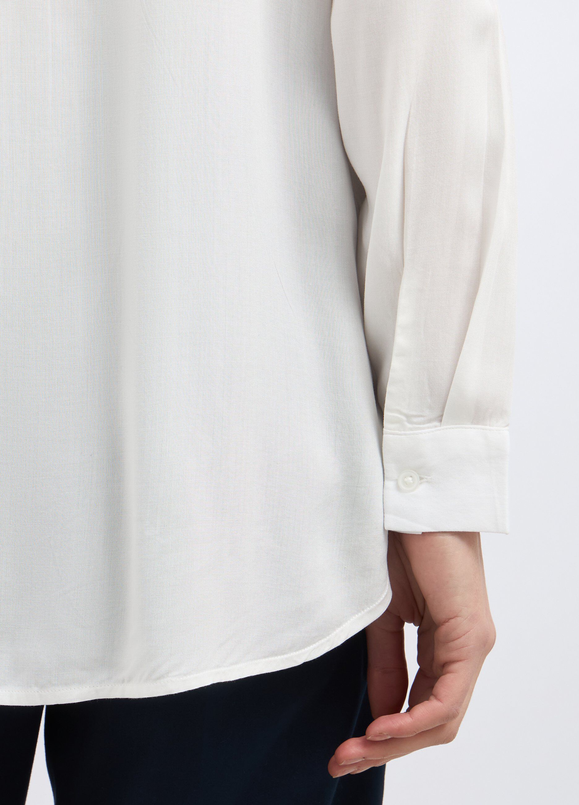 Blusa con scollo a V donna_2