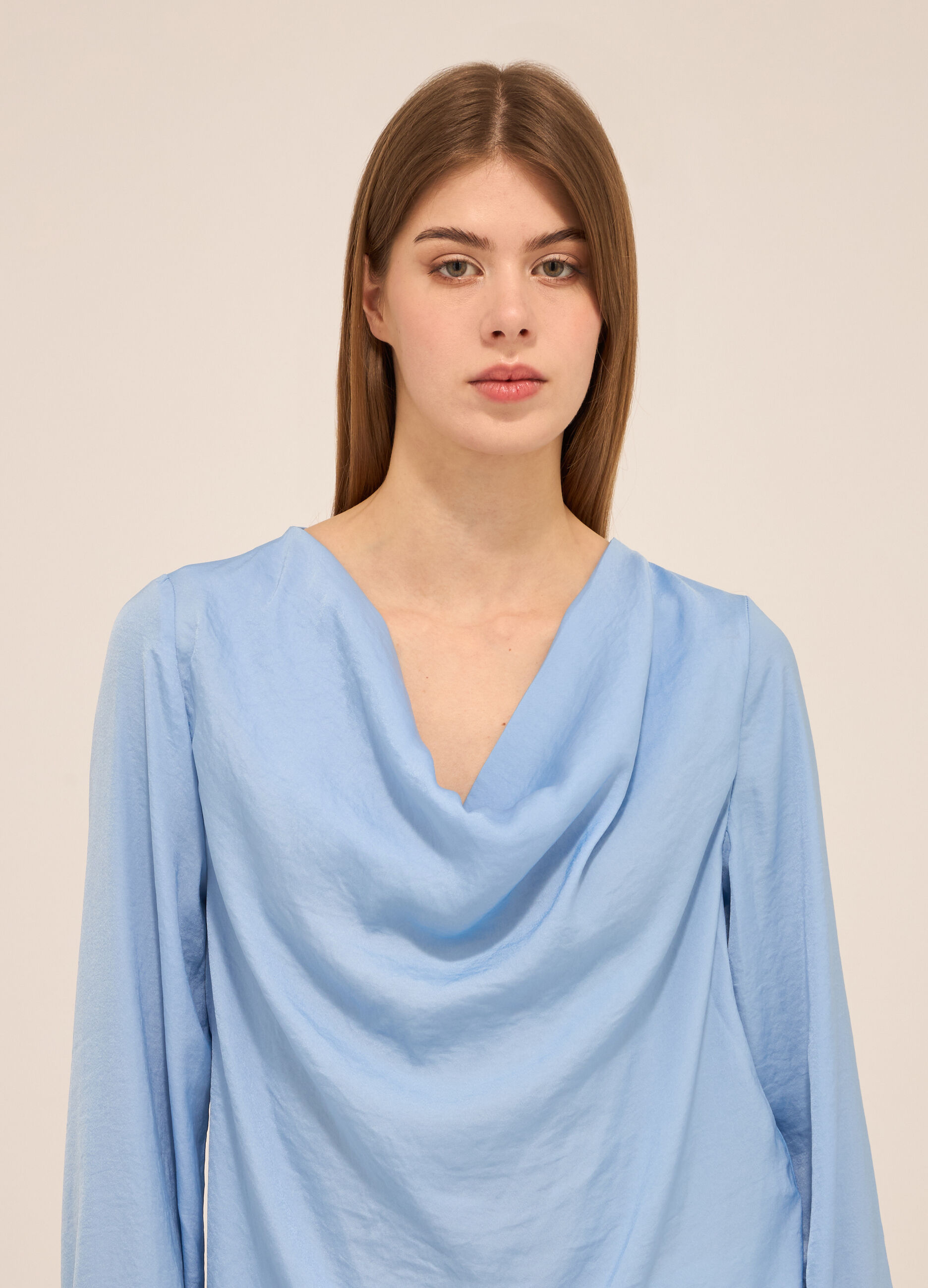 Blusa con collo drappeggiato donna_2