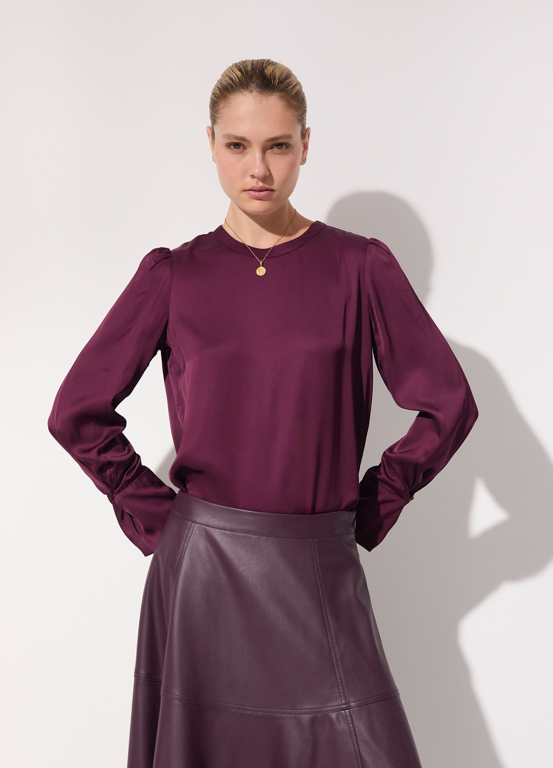 Blusa in viscosa crêpe con maniche a sbuffo donna_1