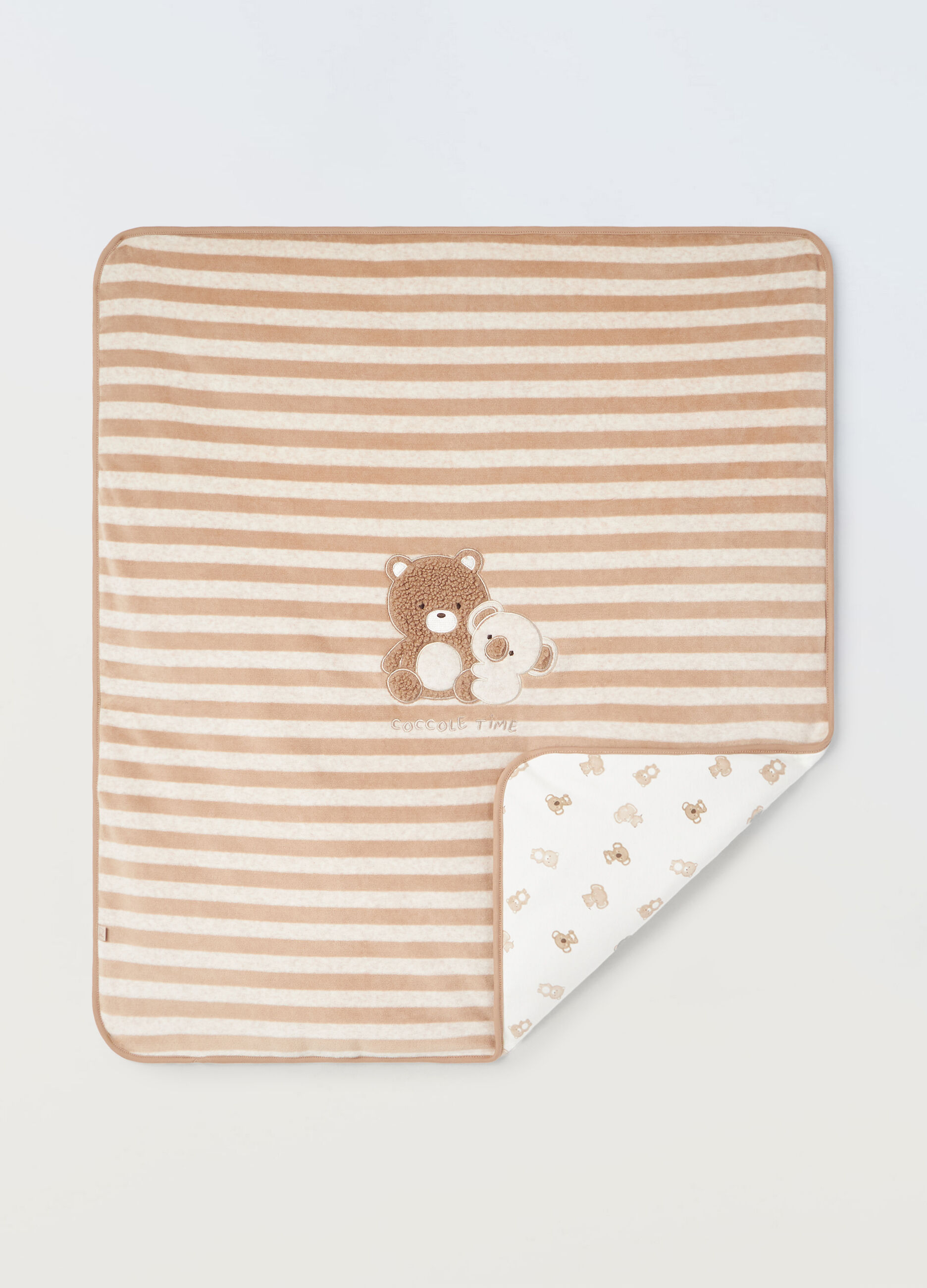 Coperta imbottita con ricamo_0