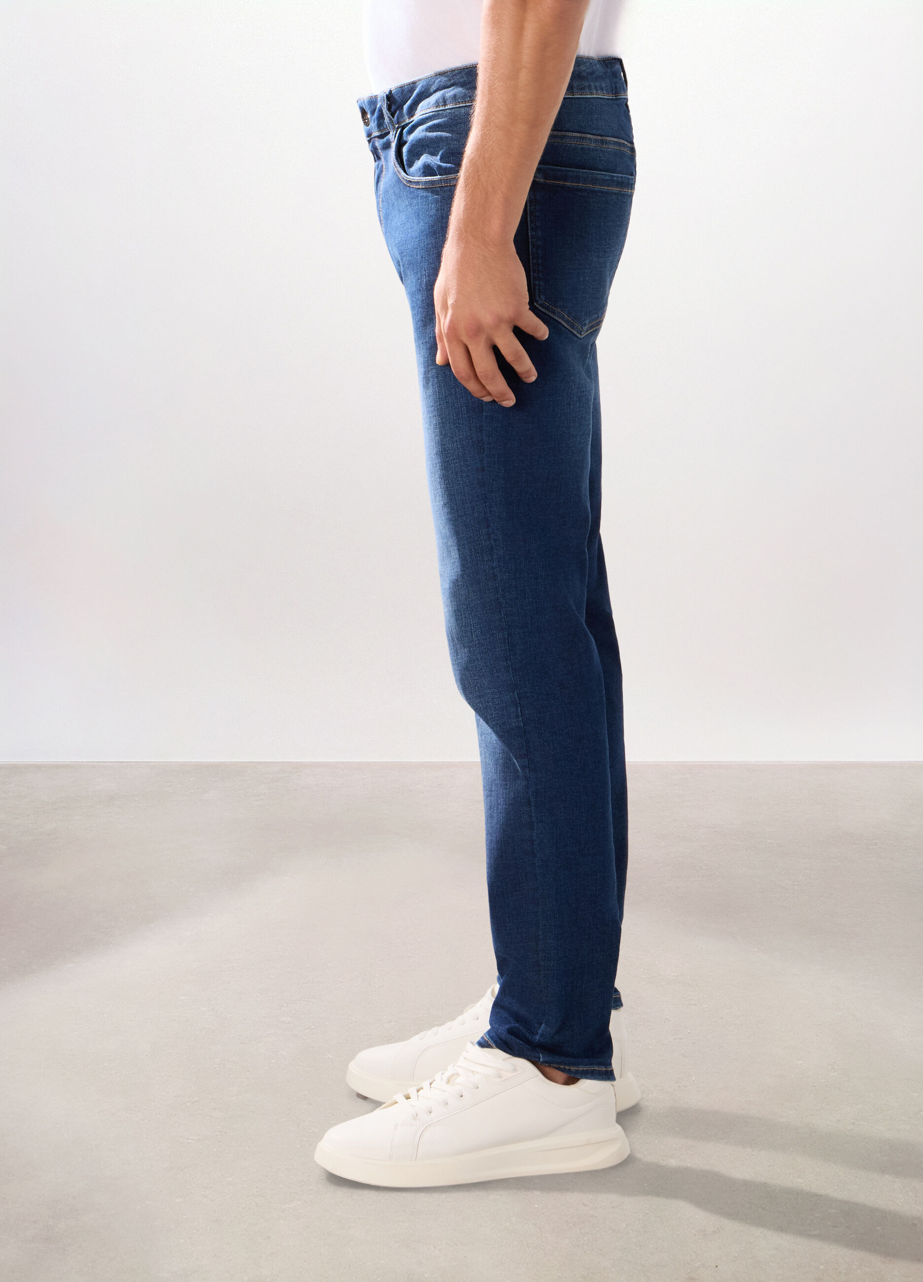 Jeans 5 tasche in denim di cotone stretch uomo_1