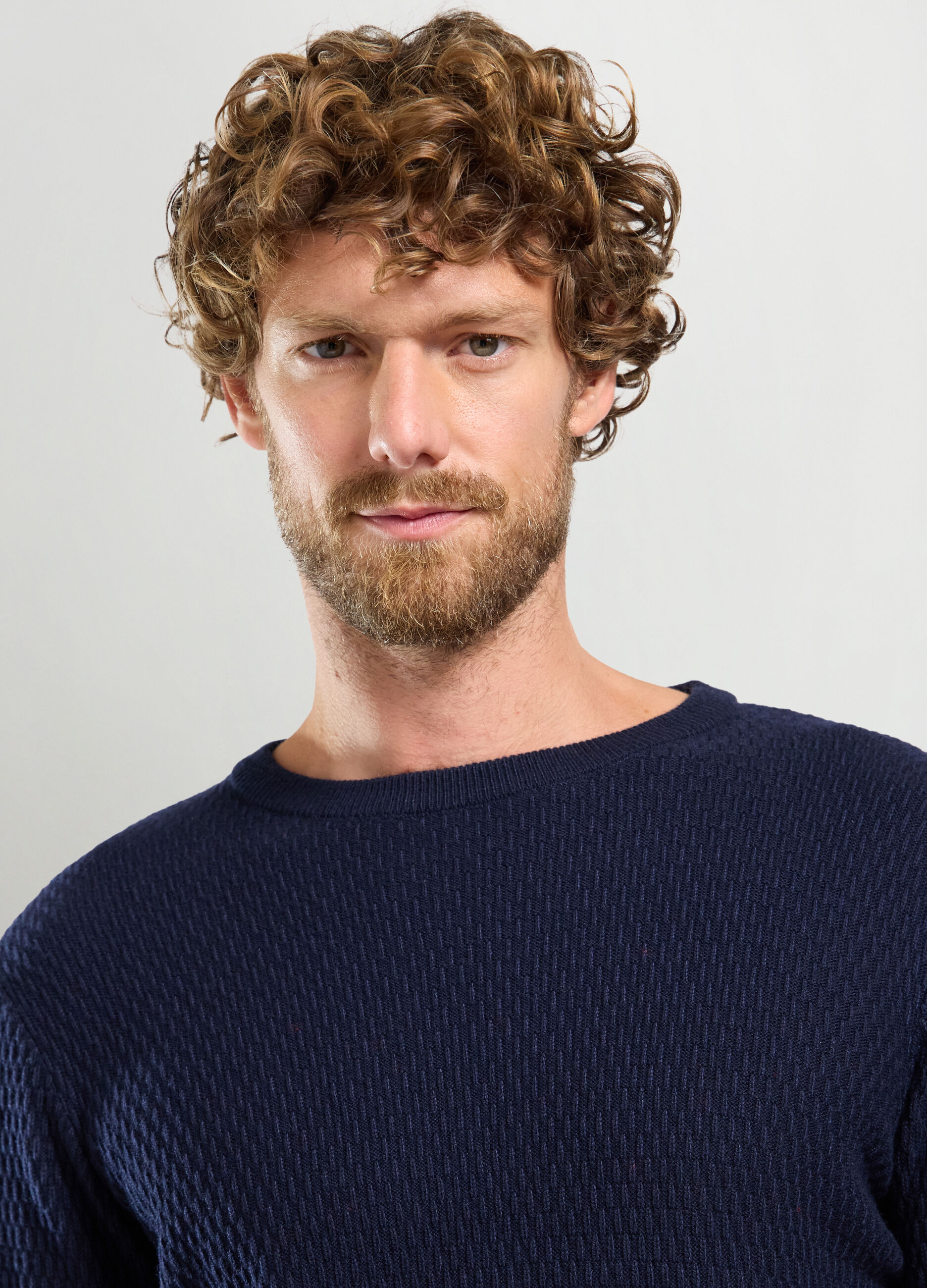 Maglione girocollo in maglia operata uomo_2