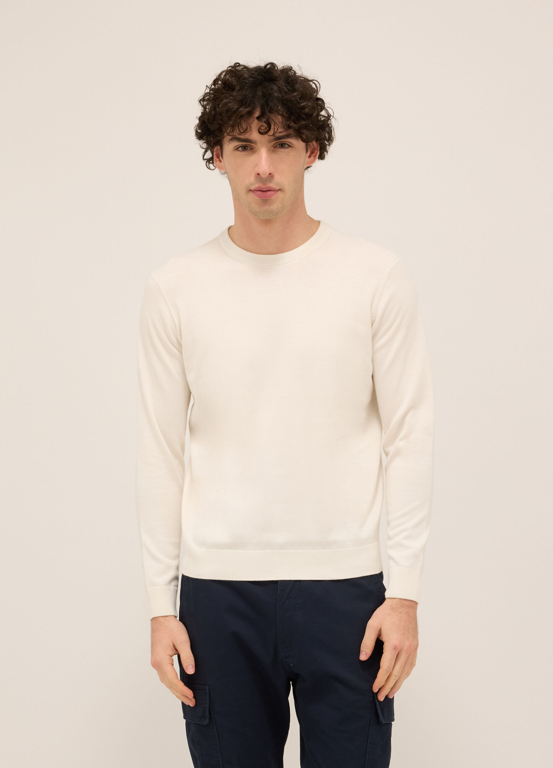 Maglione girocollo in maglia rasata di puro cotone uomo_0