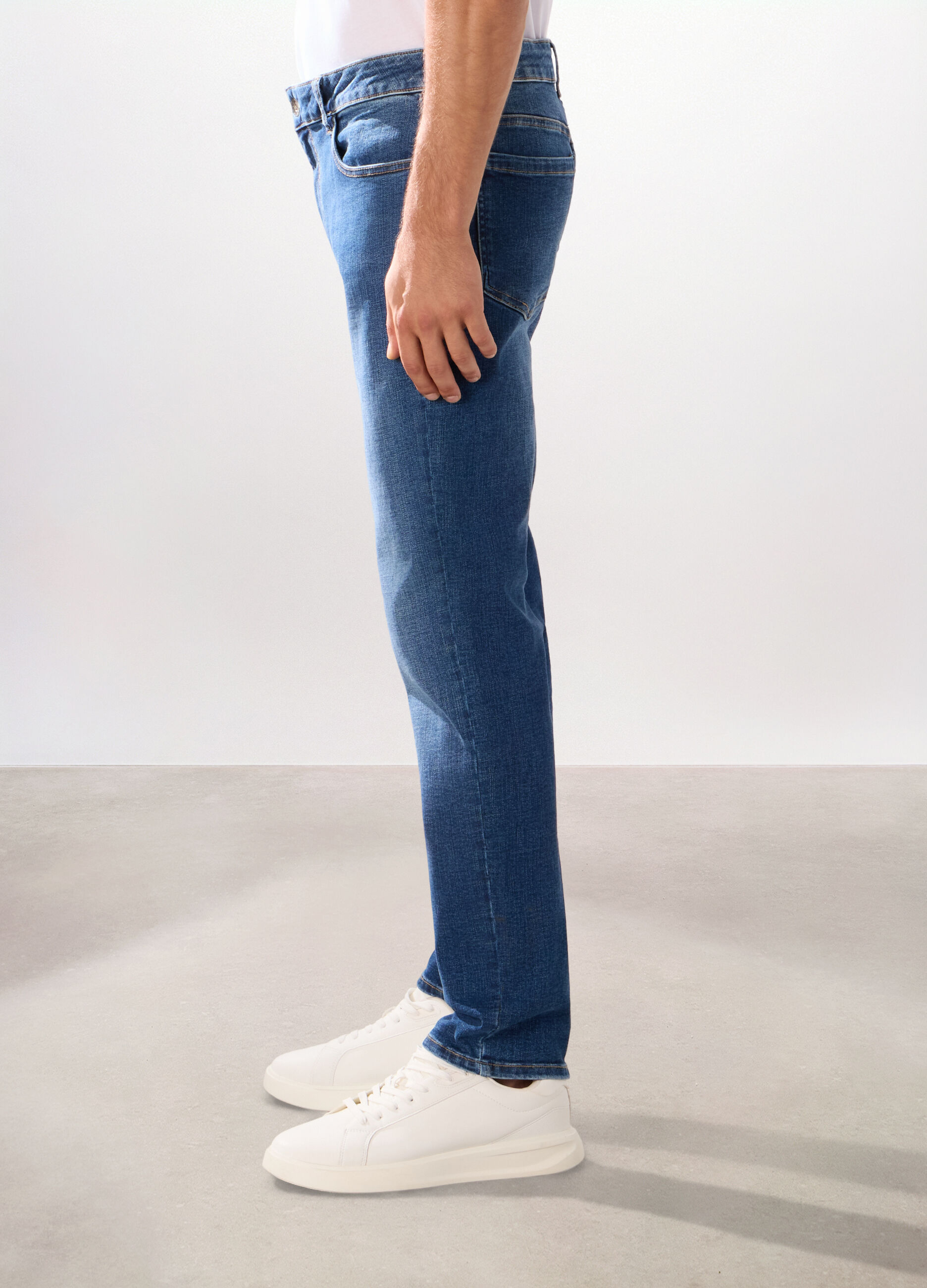 Jeans 5 tasche in denim di cotone stretch uomo_1