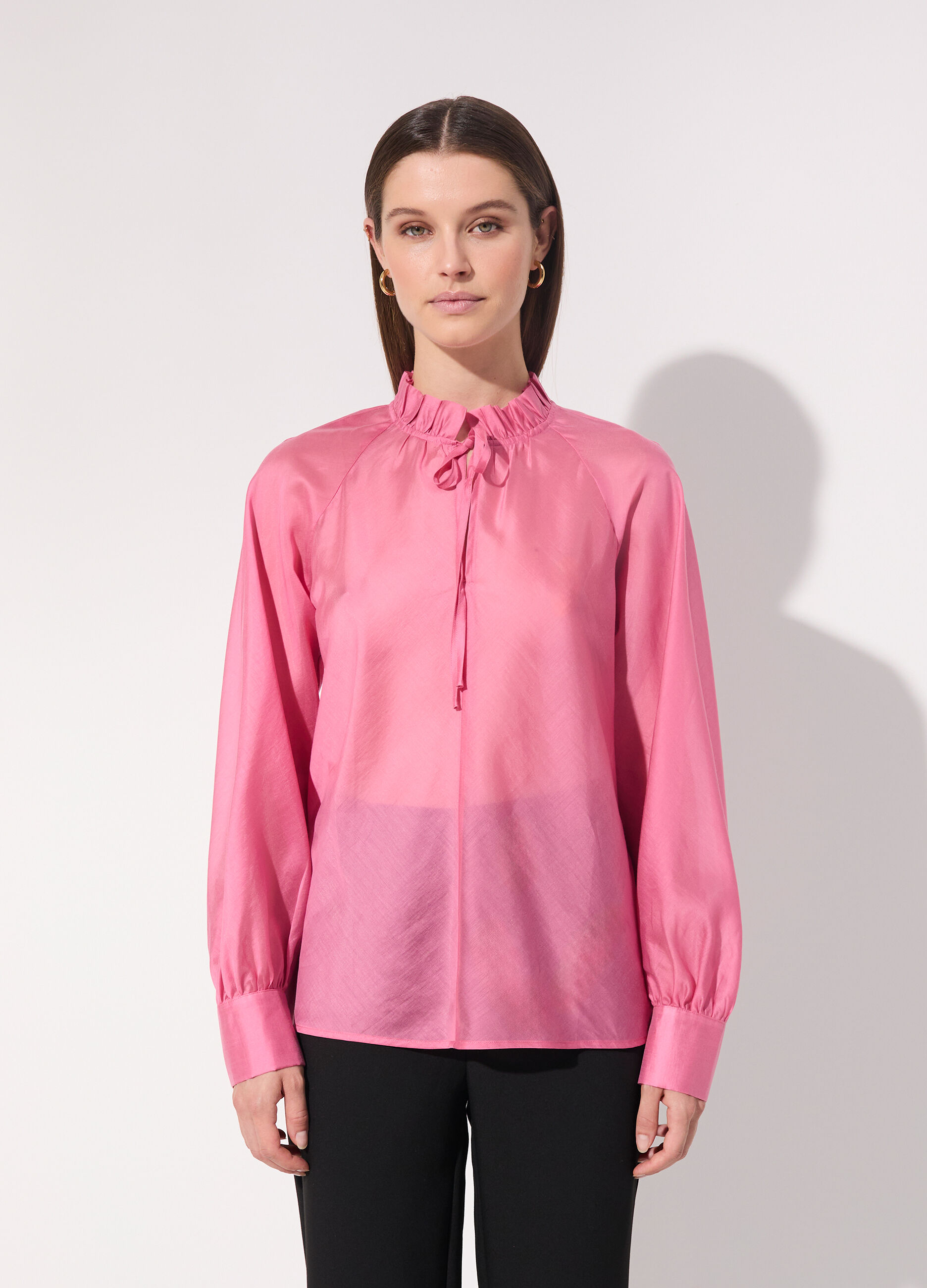 Blusa in raso con colletto ruffle donna_1