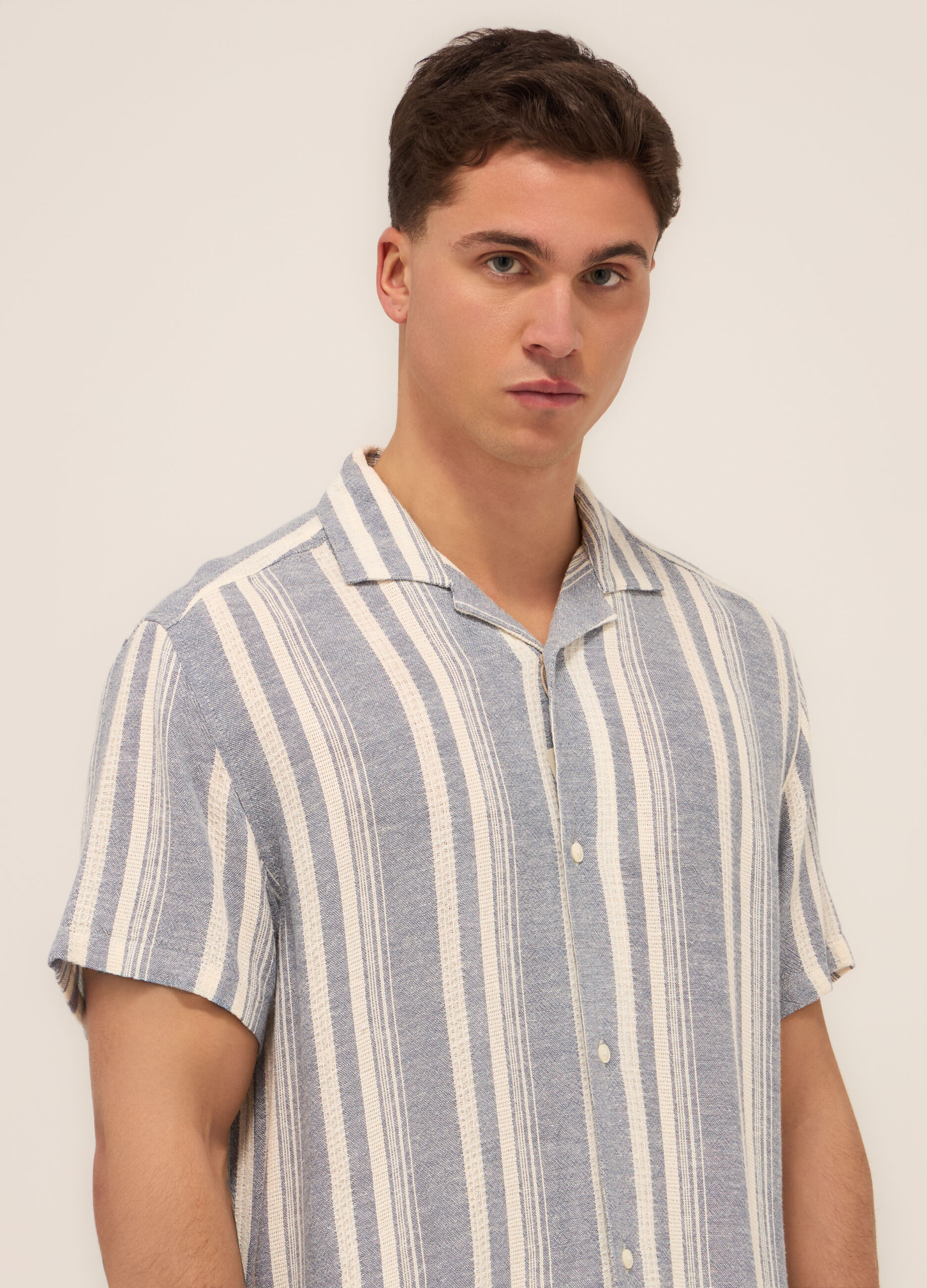 Camicia a maniche corte in misto viscosa uomo_2