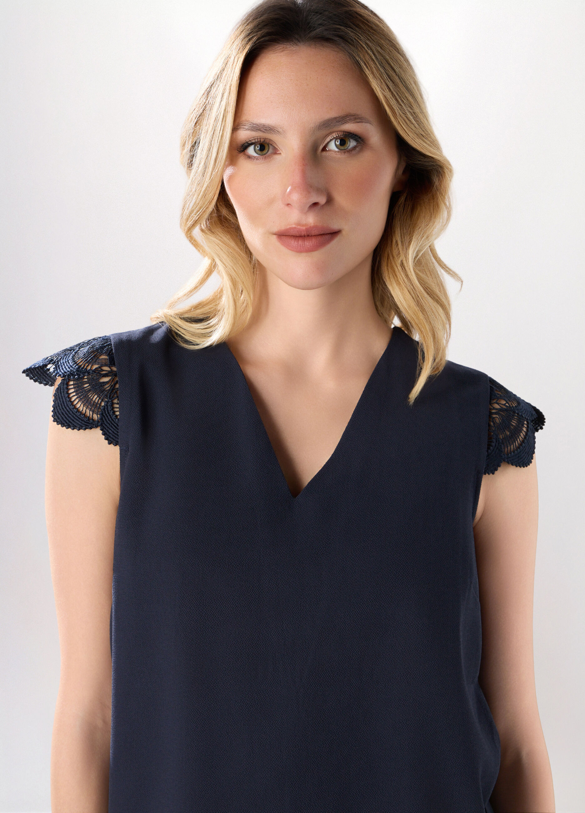 Blusa crepe con pizzo donna_2