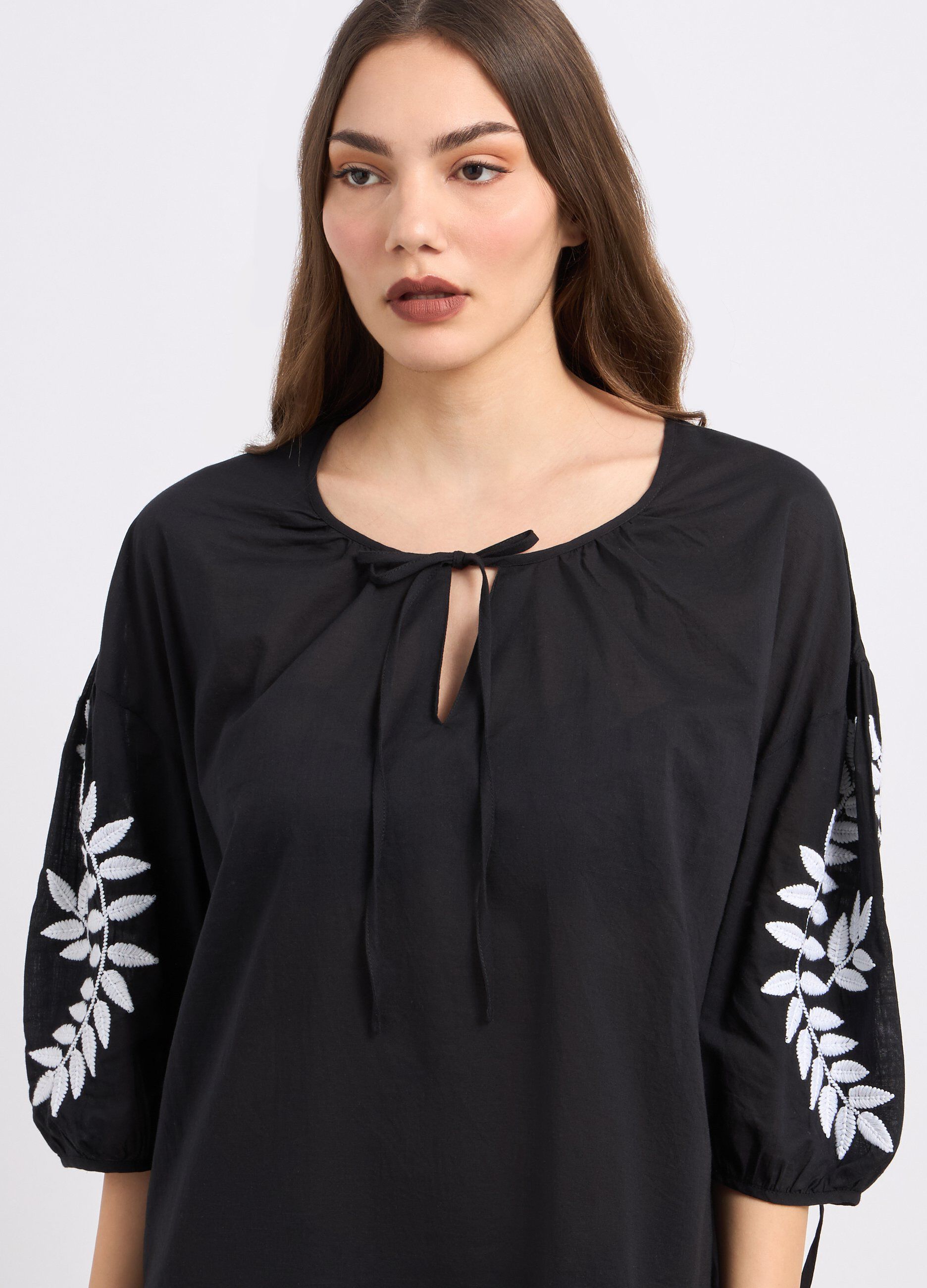 Copricostume corto in misto cotone con ricami donna_2